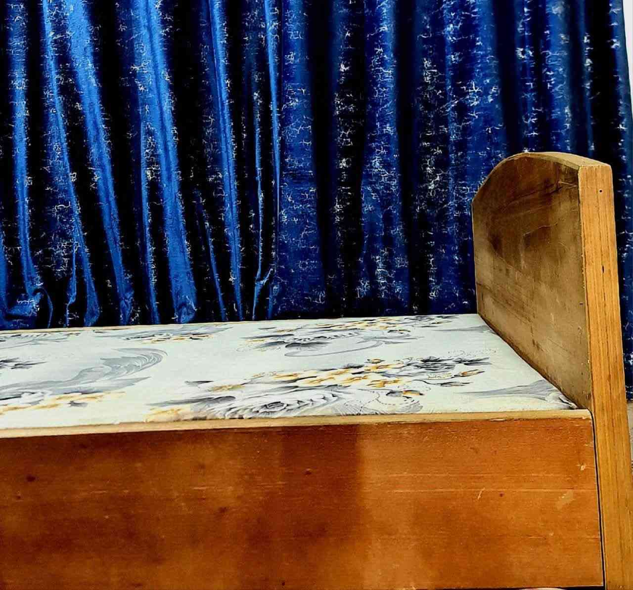 السلام عليكم 
چرباية نفر ونص نجارة صاج ممصبوغة لسه
الچربايه حيل نضيفة 
العرض110 
الطول امثر من مترين 
السعر 120 
المكان حلة- حي الجزائر 
***********
