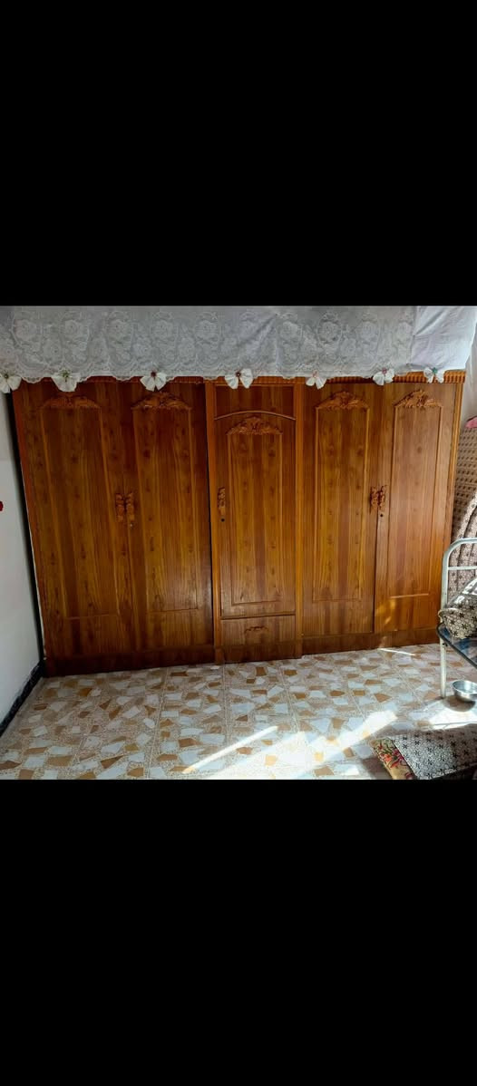 قنصور خمسه ابواب مكان الرشيدية حيل نضيف السعر 240 بي مجال شي بسيط ***********
