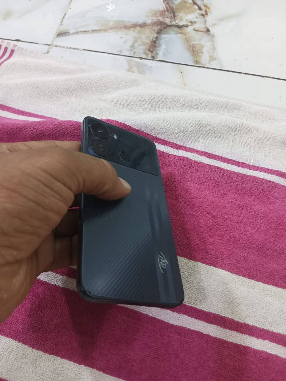 سلام عليكم جهاز للبيع ذاكرته 128 جهاز راقي يدعم بوبجي 60 فريم جهاز مكفول تجي تفحص وتاخذ  مستعجل عله بيعته   مكاني نجف حي الميلاد وهاذه رقمي ***********
