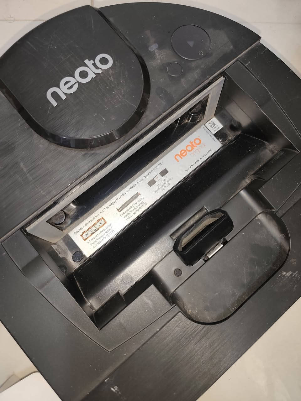 مكنسة روبوت • Neato • مستعملة ٦٠٪
