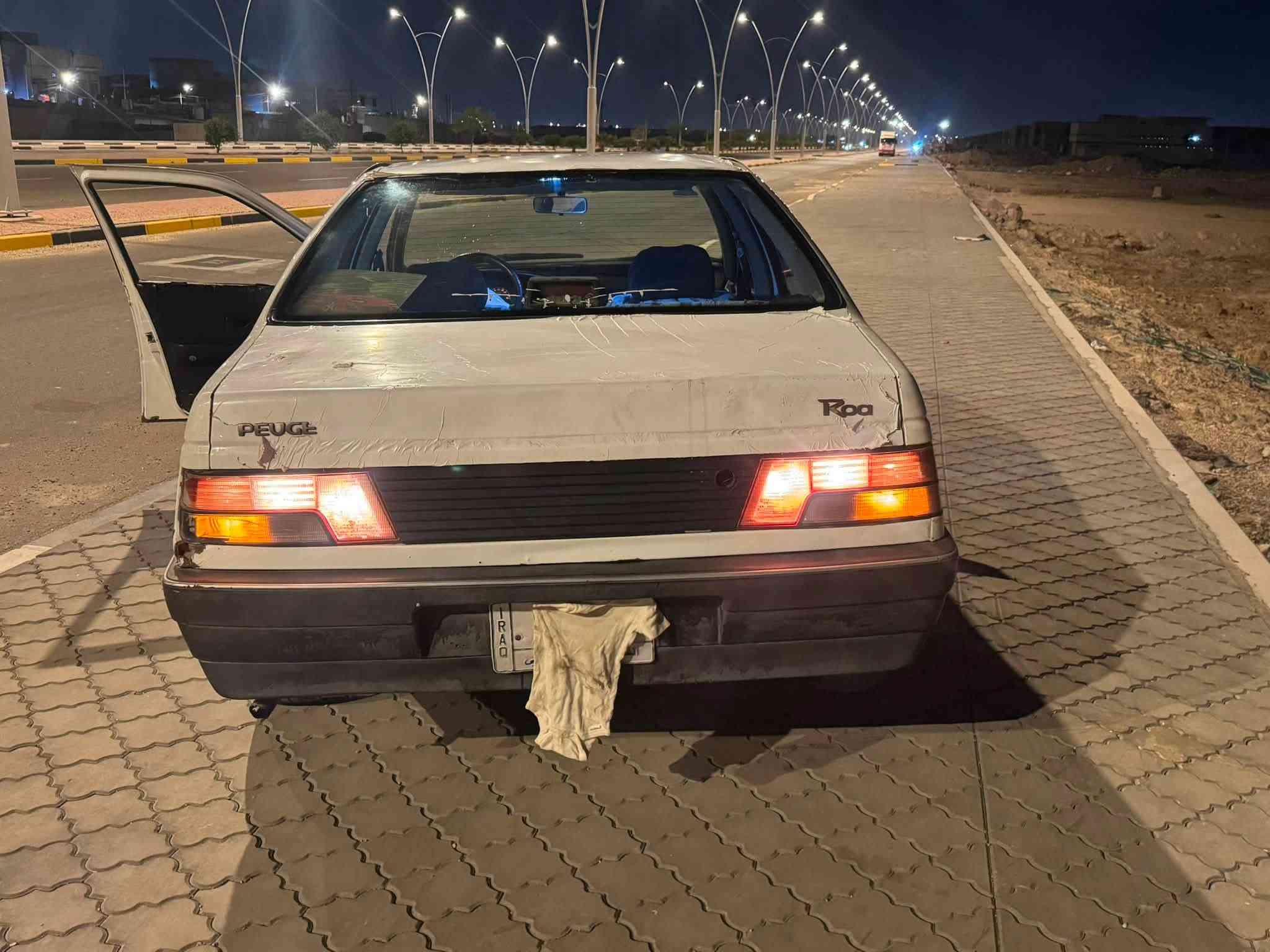 سلام عليكم بيجو روه مديل ٢٠١٠ شرط المداور  محوره كير ومكينه سفن كي يعني مثل الونجي كير ومكينه كفاله سياره كله شغاله من طول لطول كهربائي كله شغاله تخم تاير جديدي صدره زين حلو بديه حلو بيه  خياس بل داير سياره كلش حلوه وأي نقص ما بيه سعر ٢٢ ورقه وبيه مجال للشراي عنوان بصره رقم *********** متواجد بس خاص
