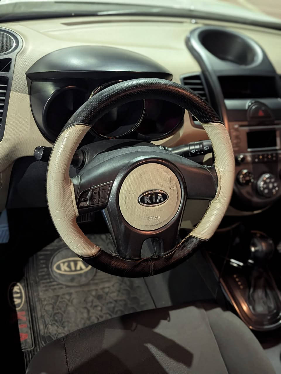 KIA SOUL 2011    مکفول خلیجی
بسم اللە رحمان رحیم

سلام علیکم

سيارة: كيا صول خلیجی

موديل:2011

مكينة: 16 دوش

سيارة كلش نظيفة بدون صبغ بدون بارد كلشي بلادي حتى سبير مانزل گير محرك بشرط الف فيطر وياي ثلاث سيوجات مال شركة 

سنوية جديدة باسمي تحويل ثاني يوم 
عنوان: سليمانية
للاستفسار: ***********
