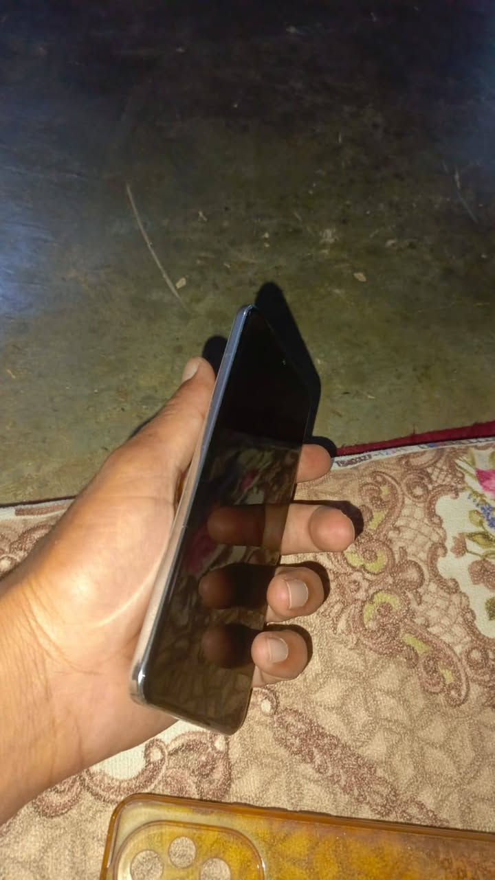 السلام عليكم موبايل هونر 200بعدو جديد ستخدام قليل ونضيف حيل الذاكره 256الرام 12غراضو كامله ***********السعر 350وبي مجال
