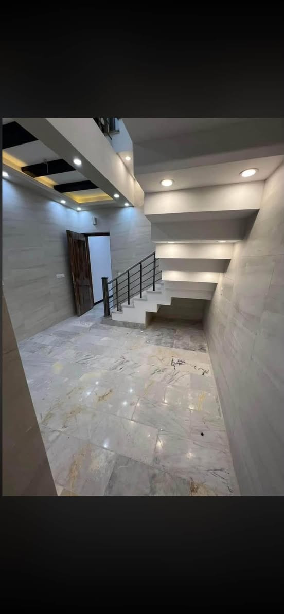 مشتمل للبيع زيرو
📍 الموقع: البنوك – التربيه فرع مثلجات الصفصاف

▪️ واجهه ٤ م

▪️ نزال ١٦ م

✨ التفاصيل:

كراج – استقبال – مطبخ – منور – خدمات – غرفة نوم

الطابق الأول: غرفتين نوم مع خدمات

✔️ ارضيات مرمر

✔️ واجهة مرمر

للاستفسار اكثر مراجعة مكتب الهدف العقار

البنوك شارع الكنيسه باتجاه الجسر مجاور مكوى ريحانه

📞 ***********

