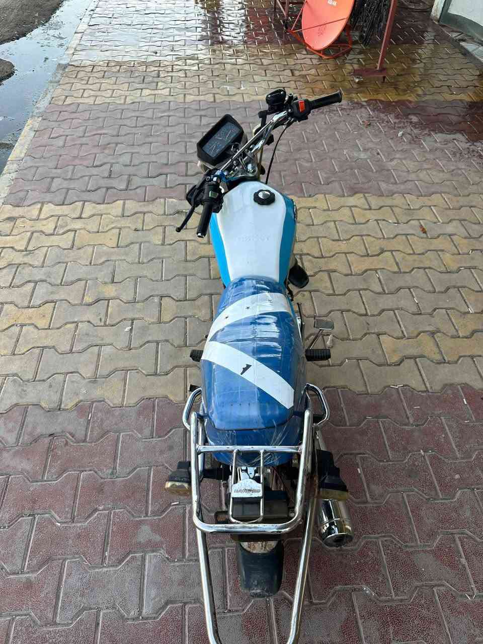 السلام عليكم ماطور للبيع ناما برو موديل 24 مامفتوح شرط محرك 200cc. منفيس بي سعر 600-- وبي مجال شي قليل المكان الكيارة نفسها الرقم.. ***********
