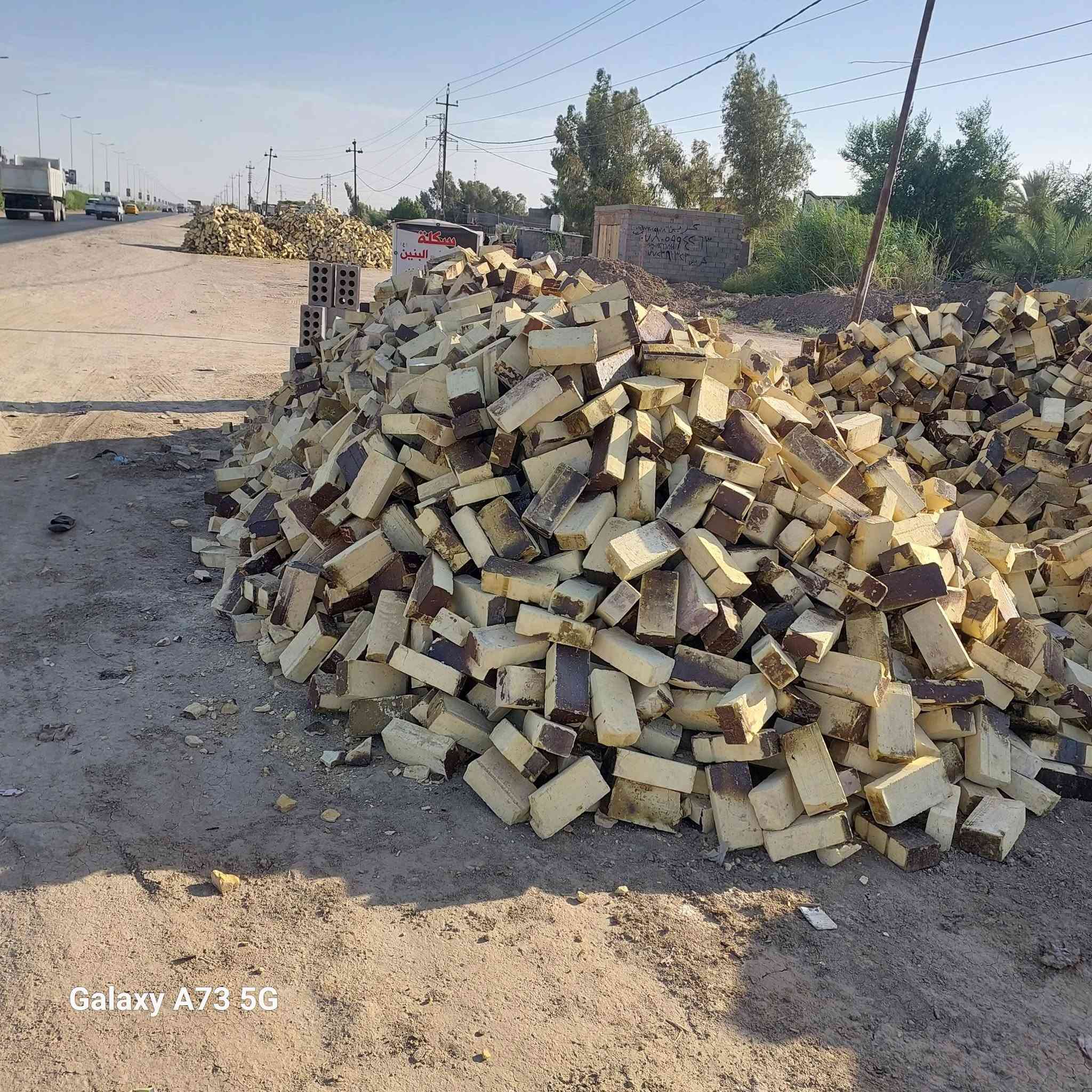 يوجد لدينا مواد بناء بلوك وطابوق عادي وجمهوري وفرشي والتواصل علی الرقم ***********

