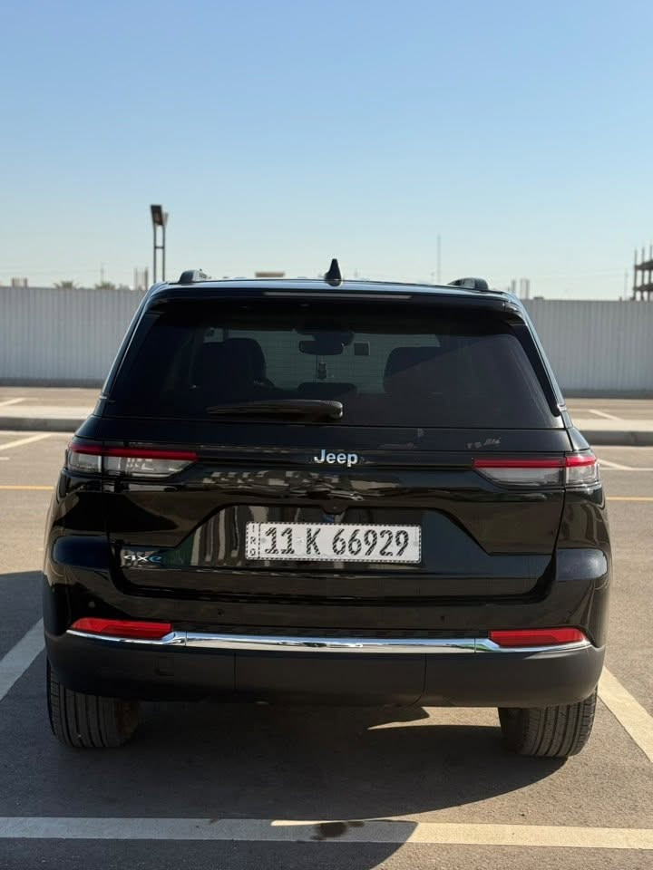 جيب كراند شيروكي 2023
هايبرد + بانزين + شحن محرك 2000 تيربو

مواصفات فول 1/1

3 شاشات ، بانوراما ، حساسات ، رادارات ، كشنات تبريد وتدفئة

ماشية اقل 25 الف مكينه وكير مكفولات

بيها طخات بسيطة ومكانات صبغ ، بدون ارباك ولا دواخل

السعر 235 ورقة ، 

بغداد حي البنوك / ***********
