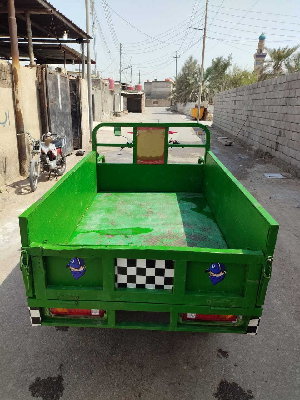 السلام عليكم اخون ستوته همر موديل 2018 ستوته خير من الله كلش نضيفه اوراق بسمي ماشي معاملت الرقم باقي بس على بصمه ونضر سهلا شويه وتخلص وتستلم ارقام سعر 1400مليون وربعميه التواصل على رقم ***********
