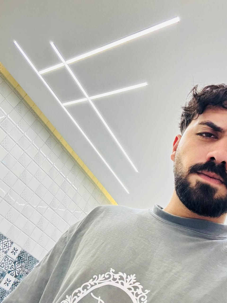 ✨ الإبداع يبان بالتفاصيل، والفخامة عنوان شغلنا ✨🏡

من أعمالنا، تم بحمد الله إكمال هذا البيت بأجمل اللمسات وأرقى التصاميم ❤️🔥

 🤍

📞 الاستفسار:
***********

ذوقكم علينا، والتنفيذ بإيدينا ❤️✨

#ديكورات #لمسات_فنية #ديكور_عصري #شغل_متقن
