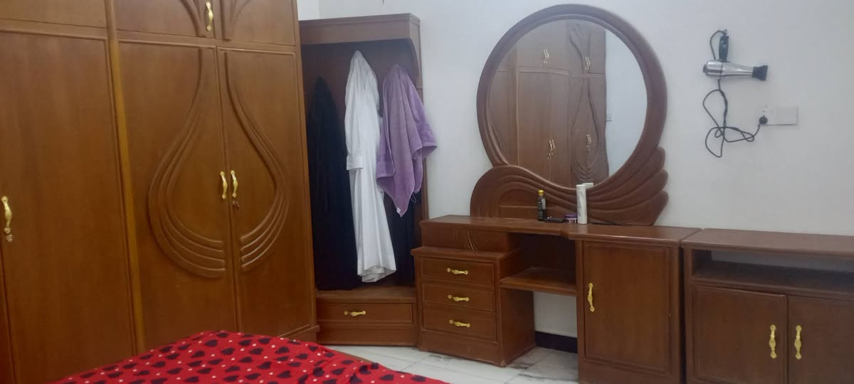 سلام عليكم غراض البيع كونتر نضيف وغرفة خشاب نضيفة. الي يحب يشتري يتواصل عل رقم *********** مكاني بغداد في منطقة الدوانم شرطه خامسه
