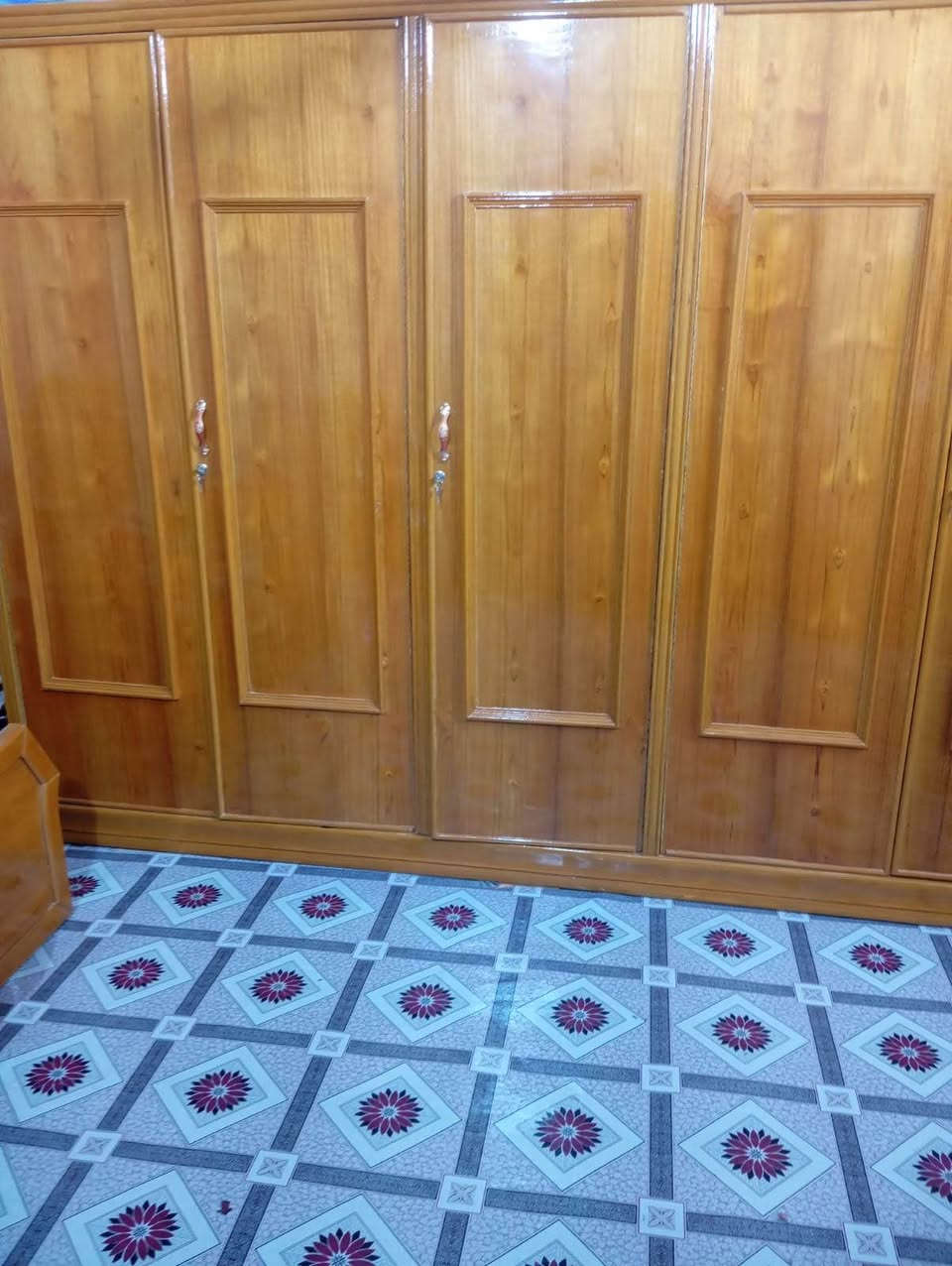 غرفه تسگام درجه اولى استخدام قليل خشب صاج العنوان نجف سعر مناسب تفاصيل اكثر تواصل ‭***********‬ النجف, العراق
