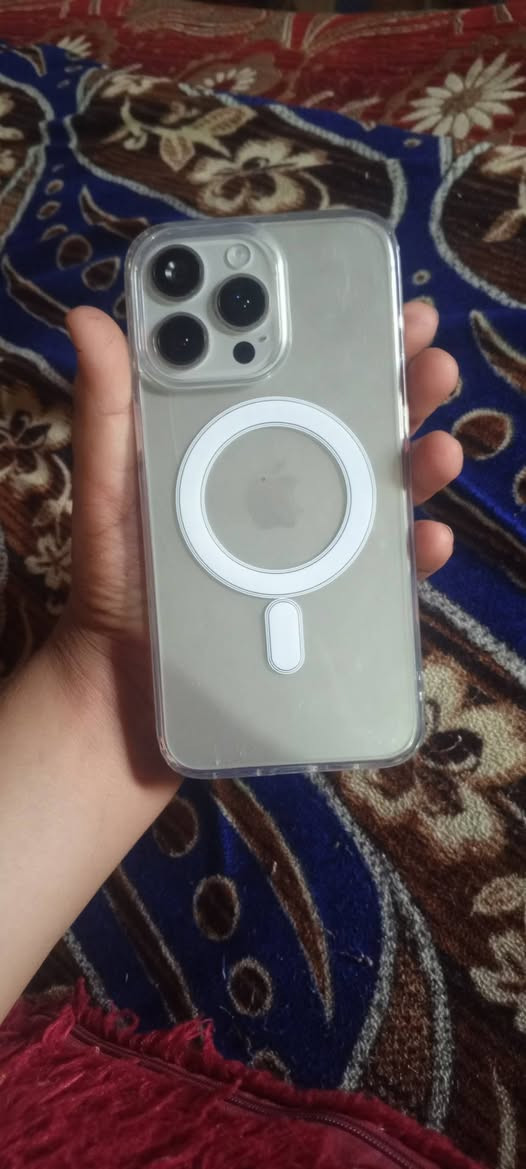 ---
#### *للبيع iPhone 15 Pro Max نسخة عالية* 
*الحالة:* نظيف 10/10 بدون خدوش  
*الذاكرة:* 512GB  
*الشاشة:* كبيرة + Dynamic Island شغال  
*الكاميرات:* 3 كاميرات وشكلها نفس الاصلي  
*البطارية:* ممتازة  100بل 100
*الملحقات:* كيبل + كفر  

*السعر: علق اذا عجبني السعر ابيع
*المكان:* الحويجة الرياض 
*

للاستفسار  اتصل ‏‪***********‬‏
