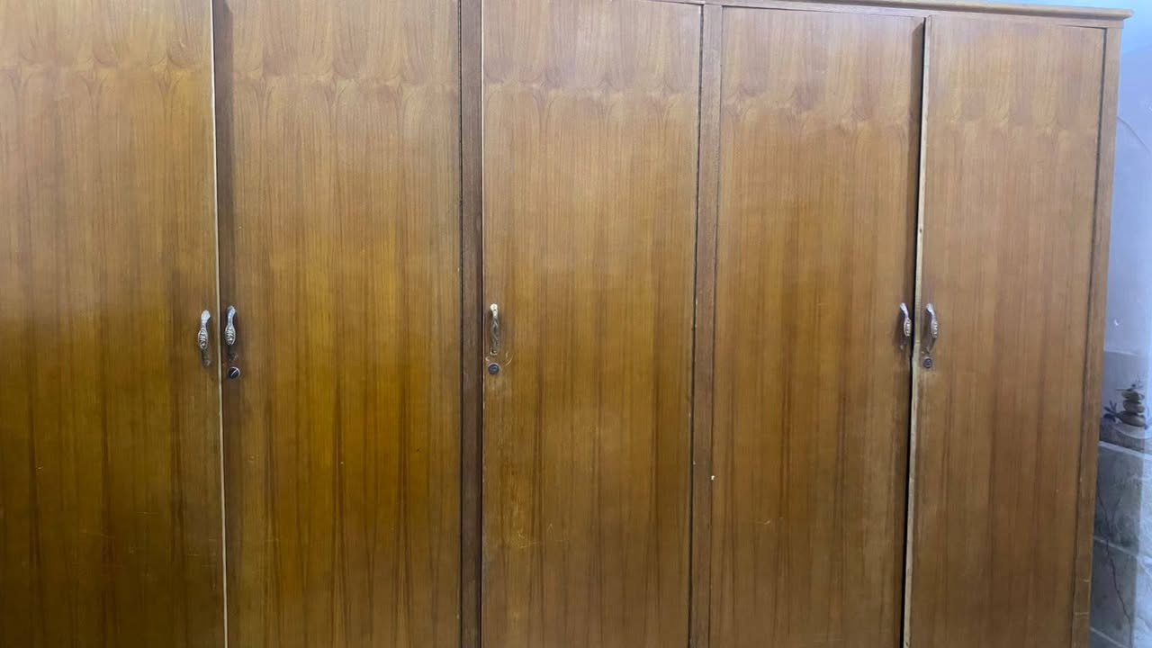 سلام عليكم كنتور وزاويه وميز تواليت خشب عراقي نوعيه زينه وقوي العنوان كربلاء البويات الودي شارع الطبعه اني مكلف بل نشر هاذه رقم صاحبه ***********
