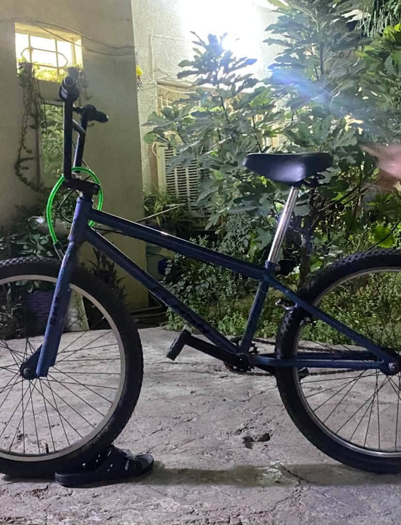 السلام عليكم بايسكل BMX اخو جديد مستعمل شهر فقط بايسكل درجه اولى شركه الامانيه السعر 80 وبي مجال ومستعجل على بيعته 
العنوان صلاح الدين تكريت 
الرقم ***********
