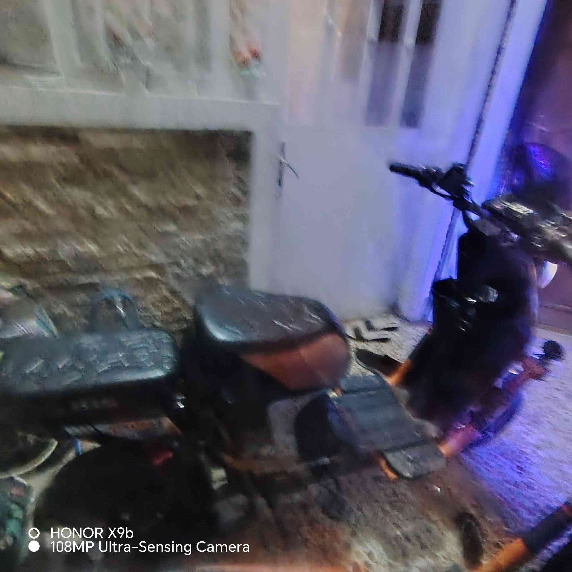السلام عليكم دراجه شحن للبيع جديده الدراجه بس بيهه نفخ بطاريه وحده بس الدراجه تشغل ولايتات وبلوتوث ٥بطاريات صغار المكان الكريعات السعر ٢٥٠ وبيهه مجال الرقم الاستفسار ***********

نص مكتوب في الصور:
- HONOR X9b 108MP Ultra-Sensing Camera
- HONOR X9b
- 108MP Ultra-Sensing Camera
- O HONOR X9b 108MP Ultra-Sensing Camera
- O HONOR X9b