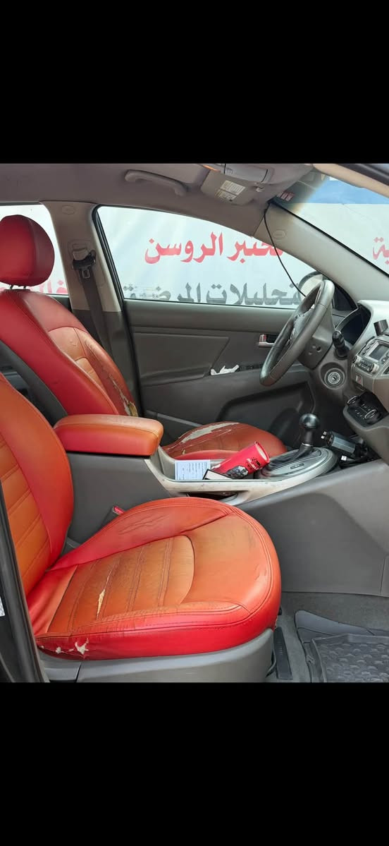 السلام عليكم 
سبورتج 2014 وارد امريكي 
حادثها جاملغ ودعامية بدون دواخل 
محرك 2400 gdi 
رقم بغداد باسمي 
مواصفات فور ويل 
تحكمات ستيرن
تبريد قطعتين 
وباقي المواصفات المعروفة
بيها قطع صبغ ابيع حزام
السعر 100 ورقة وبيها مجال للشراي 
عنواني بغداد البياع شارع الضغط 
***********
