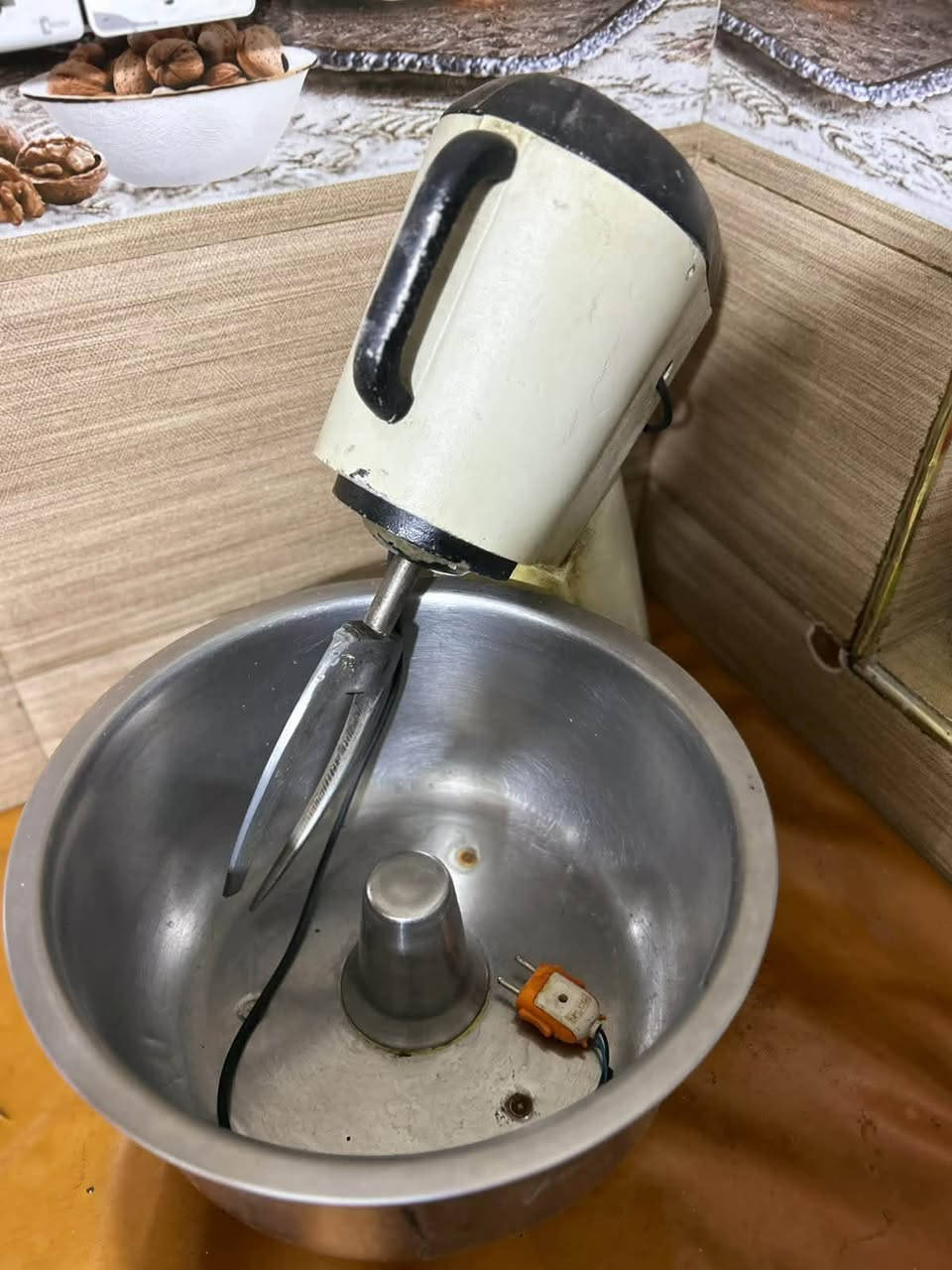 سلام عليكم 
كرل بركر هوة ولمكلاية مالت الفنكر كامل مستخدم يحتاجلة جلفة زينة سعرة ٨٠ الف 
ولعجانة ١٥ كيلو مستخدمة  شغالة عل فحص سعره ١٠٠ الف 
مكان بغداد العبيدي ***********تواصل عل رقم او وتساب
