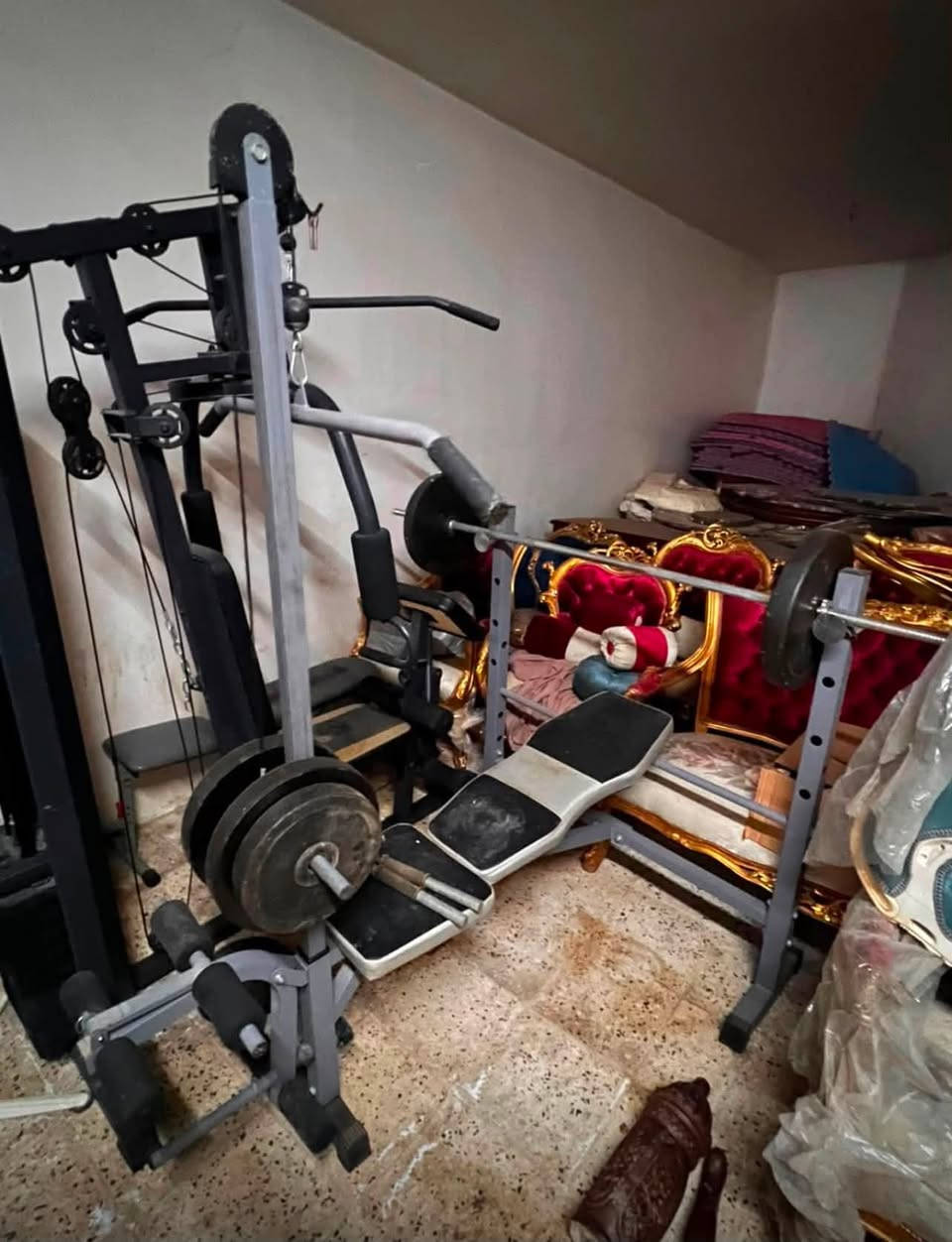 اجهزة حديد مستعملة جداً قليل
جهاز بكرة امامي خلفي 
مسطبة عدد2 مع شفت و اوزان 
بغداد الكرادة ***********
