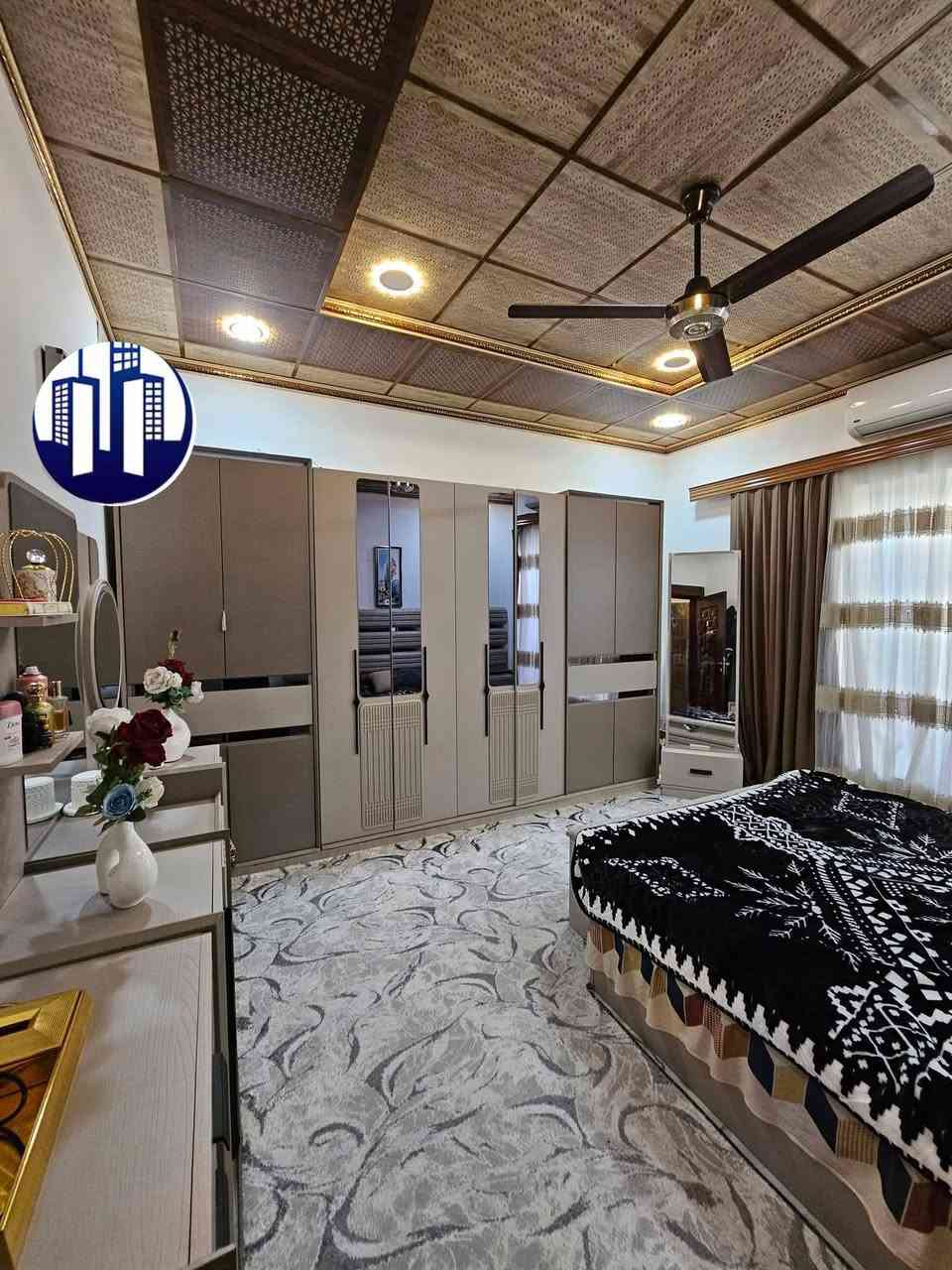 ---- عقارات الموصل الحدباء ----
                        🏤 دار للبيع🏤 
                 💥💥 سعر مناااسب 💥💥

🌍 موقع الدار مزارع الحدباء بالقرب من جامع الطيار خلف شقق الحدباء 🌍

🔴 يبعد عن الشارع العام 25 متر 

🔴 بستان ملك صرف 

🔴 مساحة الدار 140 متر

🔴 الواجهة 9 متر

🔴 الاتجاه شروق تام

🔴 الطابق الاول غرفة نوم 
      الطابق الثاني 3 غرف نوم 

🔴 بناء ممتاز جدا وحديث وراقي 

              /////////////////////////////
 لمعرفة التفاصيل والسعر الاتصال على الرقم
                          ***********

🔵نستقبل جميع طلباتكم وعروضاتكم...
