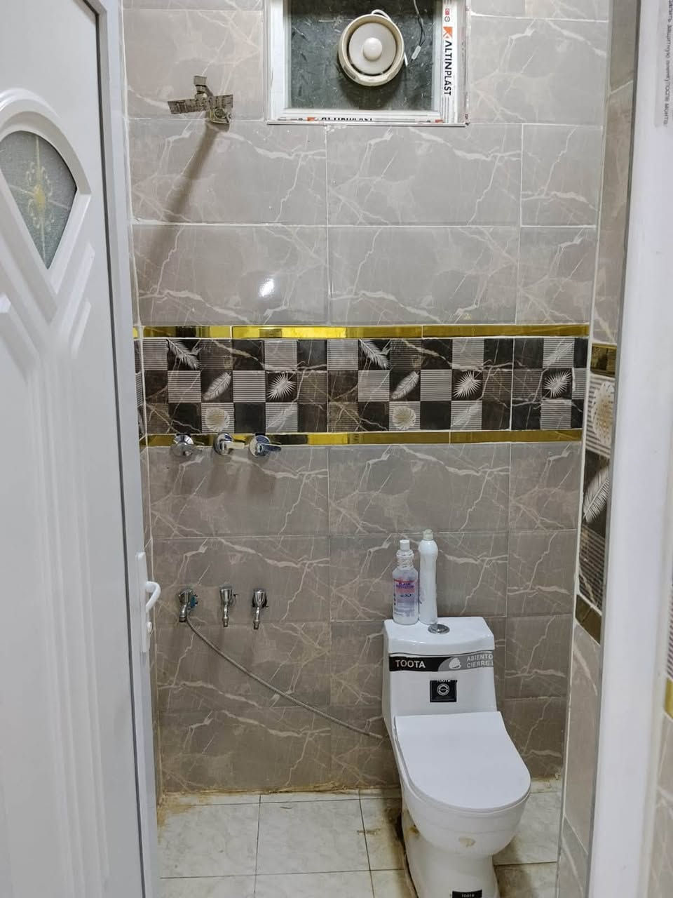 🏠 للإيجار

📍 الموقع: البوعيثة – مجمع السلطان الثالث.

📐 المساحة: 50 متر.

🔹 يتكون من:

* غرفتي نوم

📞 للاستفسار والحجز:
***********
اتصال أو واتساب
