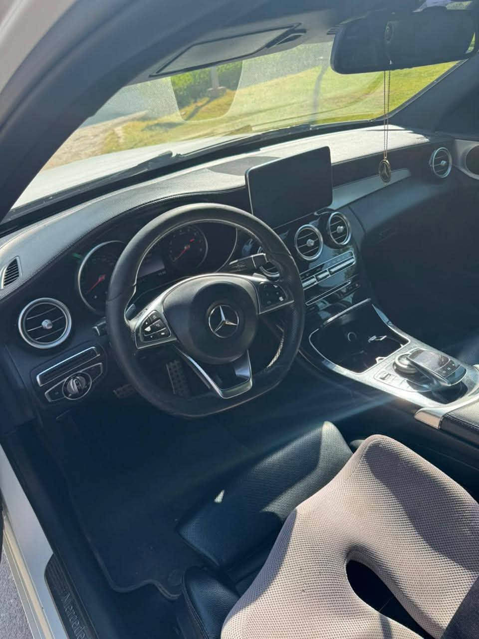 C 300 2016
بدي كت بل كامل c 63 s 

وارد امريكي 
فول 1/1 فول للاخير 
صبغ قبق جنطة و جاملغ امامي بدون ايرباك 
بدون دواخل و جاملغ خلفي معدل بارد 
داخل اسود 
بانوراما 
شاشة كبيرة 
دبل ماوس 
فول 
ماشية 216 الف فقط 
عنوان سيارة بغداد 
سعر مناسب جدا جدا جدا 
*********** 
#mahdi_amg
