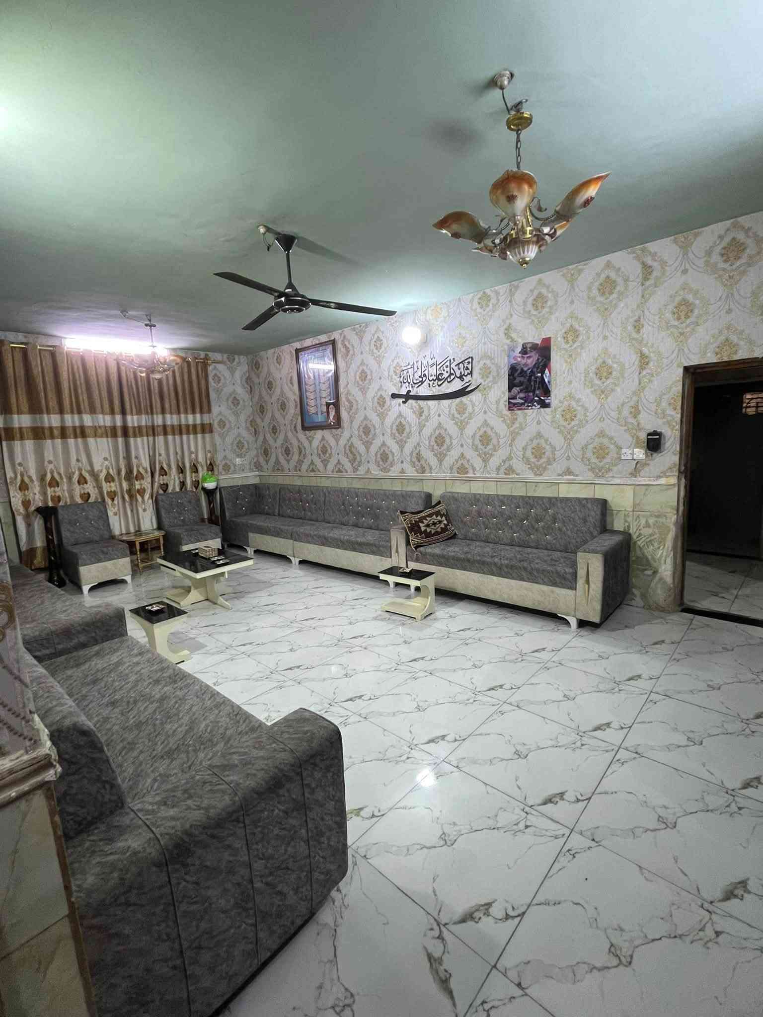 السلام عليكم /بيع مستعجل
دار للبيع 🏠 
الموقع📍 بغداد/حي النصر 
مساحة الدار 260م 
واجهه 13 والنزال 20
يحتوي على 5غرف نوم 
واستقبال وصالة ومطبخ 
مساحة الاستقبال 7x5
البيت طابقين جاهز من كلشي 
شارع تبليط /مجاري /كهرباء 
يحتوي على كراج يتسع ل٣سيارات 
لمعرفة السعر الاتصال على الرقم 
***********

