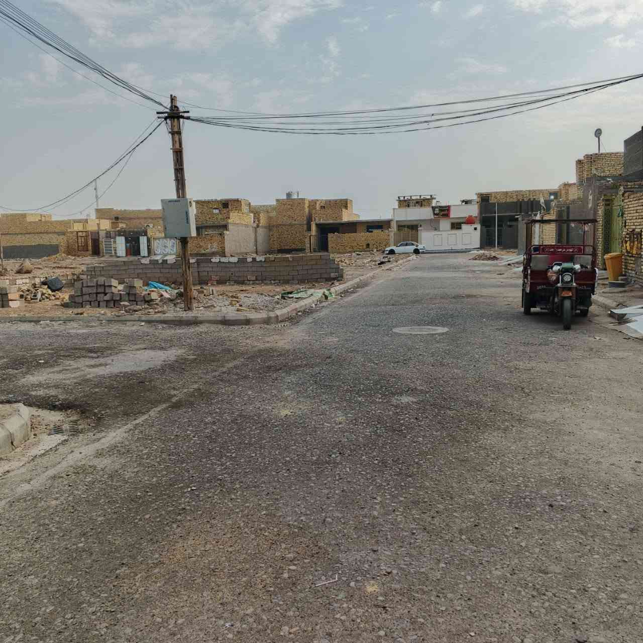 سلام عليكم بيت للبيع بحي الغدير الثانيه قرب الاربع سايدات مال السياسيين علا ساحه لبيت رقم بي معامله مساحته 200 متر الاستفسار علا الرقم ***********
