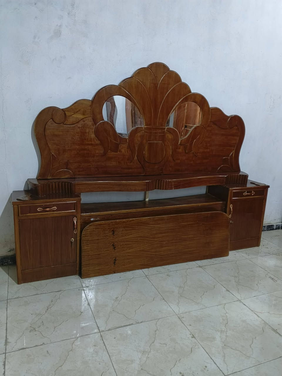 غرفه تسكام طابقين بيبان متقطعه صاج داخل وخارج مكان نهاوند الاربع سايدات قرب عياده الاسنان نشتري جميع الغرف العراقيه والتركيه وكناتير دز خاص
***********
