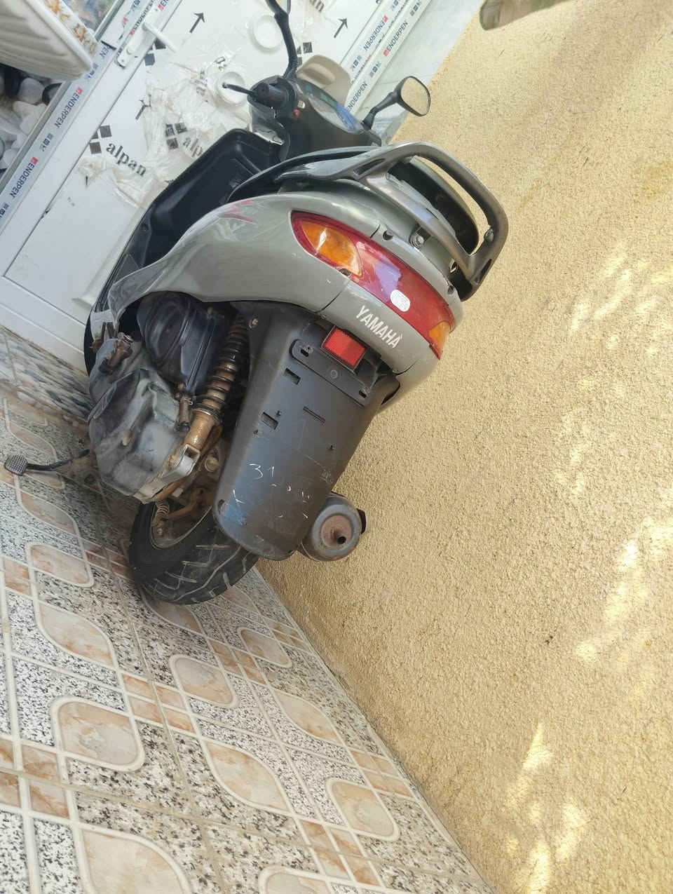 السلام عليكم ورحمه الله وبركاته للبيع دراجه يوماها فراشه كرستال فحل ٢٠٠٢ جاهزة من كلشي على أيدي من الحاويه للوكيل الي كهربائيات كله شغاله سلف هندر كيلومتر كيج بانزين مري كل لايت زنون عالي ناصي باتري جديد كل شغال مكاني بابل الحلة السعر ٥٥٠ أي استفسار هذا رقمي *********** أو *********** بي واتساب الاثير تحياتي للجميع
