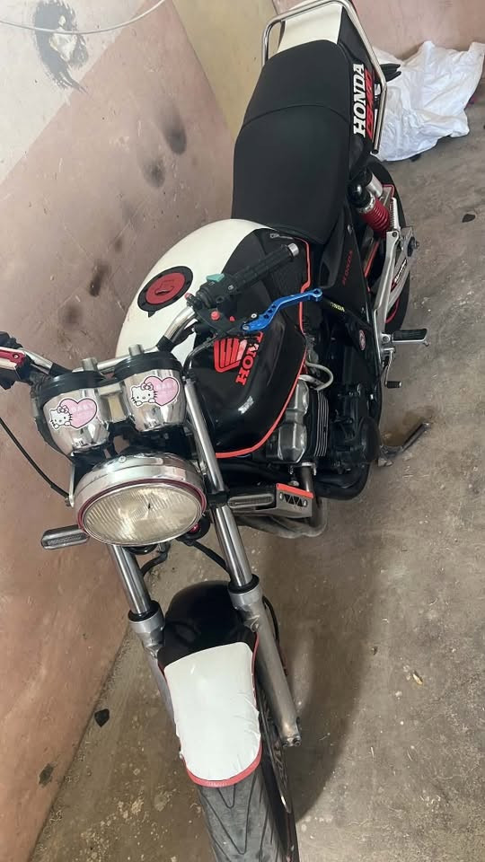 سيبي جيل اول
محرك ٤٠٠ 
١٦ولف 
موديل ٢٠٠٠
سويت الولفات مالتها علمود السرعه تقوه تصير اسرع
سعر مليون 300 
المكان تكريت رقم ***********

