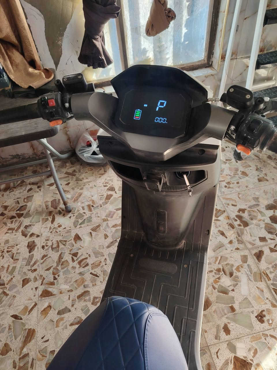 دراجة شحن صار شهرين من ماخذها فول مواصفات 2025 ماخذها ب800 الف رايدها ب700 بس الشراي راسلني على صفحه لو خابرني ***********
