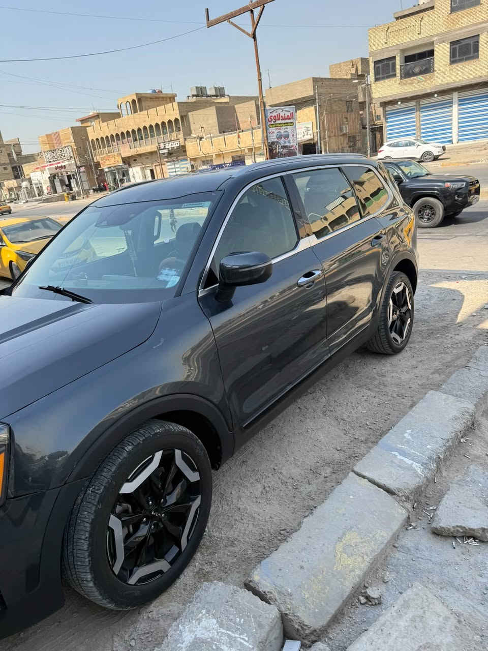 السلام عليكم كيا تولورايد موديل ٢٠٢٣ وارد امريكي حادثها بنيد مبدل الباب الخلف السايق مبدل خشم الشاصي بيه شويه بارد بدون صبغ ماشيه ٥٠ الف السياره مواصفاتها حلوه كشنات جلد شاشه كبيره المقاعد الخلفيه منفصله السعر ٢٣٥ اخواني اني مامتواجد عله الفيس مكاني بغداد العبيدي ***********
