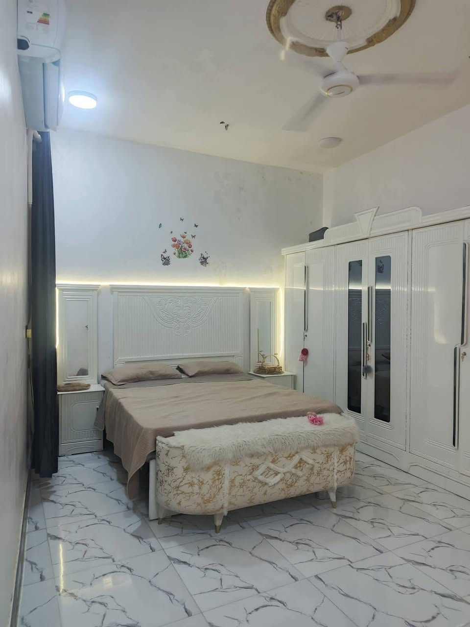 بيت طابو اسهم ركن   للبيع بناء حديث طابوق صب كونكريت شغل درجة اولى فوول مساحة 110 غرفة وصالة وديوانية ومطبخ وحمام داخلي وصحيات خارجية فوك صالة ب المدينة ورا الروف نزلة ثانية خامس بيت عن الروف كلش قريب وخدمات متوفرة كهرباء وماي ومجاري قرب نائب داوود عيدان بيت فوول مواصفات حديث شغل مودرن  السعر 85بي مجال
