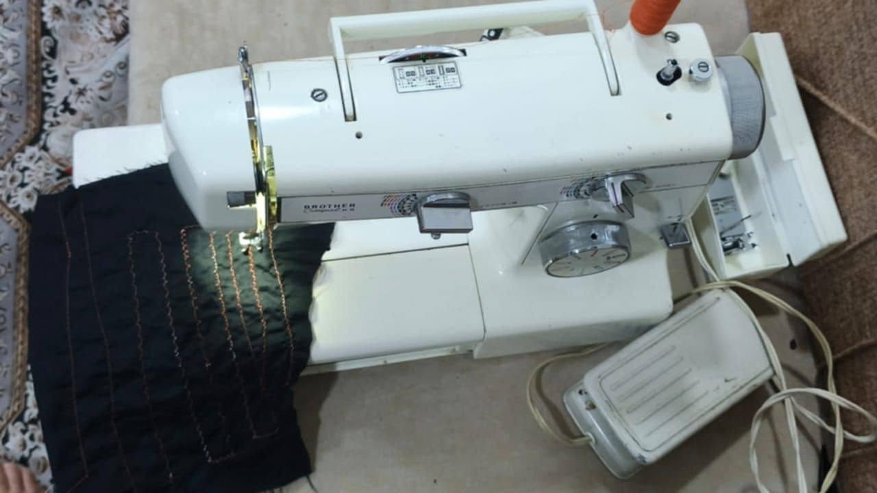 مكينة خياطة الياباني الاصلي براذر كومبال (Brother Compal) خياط وتطريز نقشات جديده نظافة 95٪ كامله مع ملحقاتها ستخدام قليل للمعلومات الميز مو مالتها مشترينه وحده ورهم الها لان هن هيج مكاين ماتجي وياهن ميوزه سعر مع الميز 170اي ستفسار عل رقم ‏‪***********‬‏
