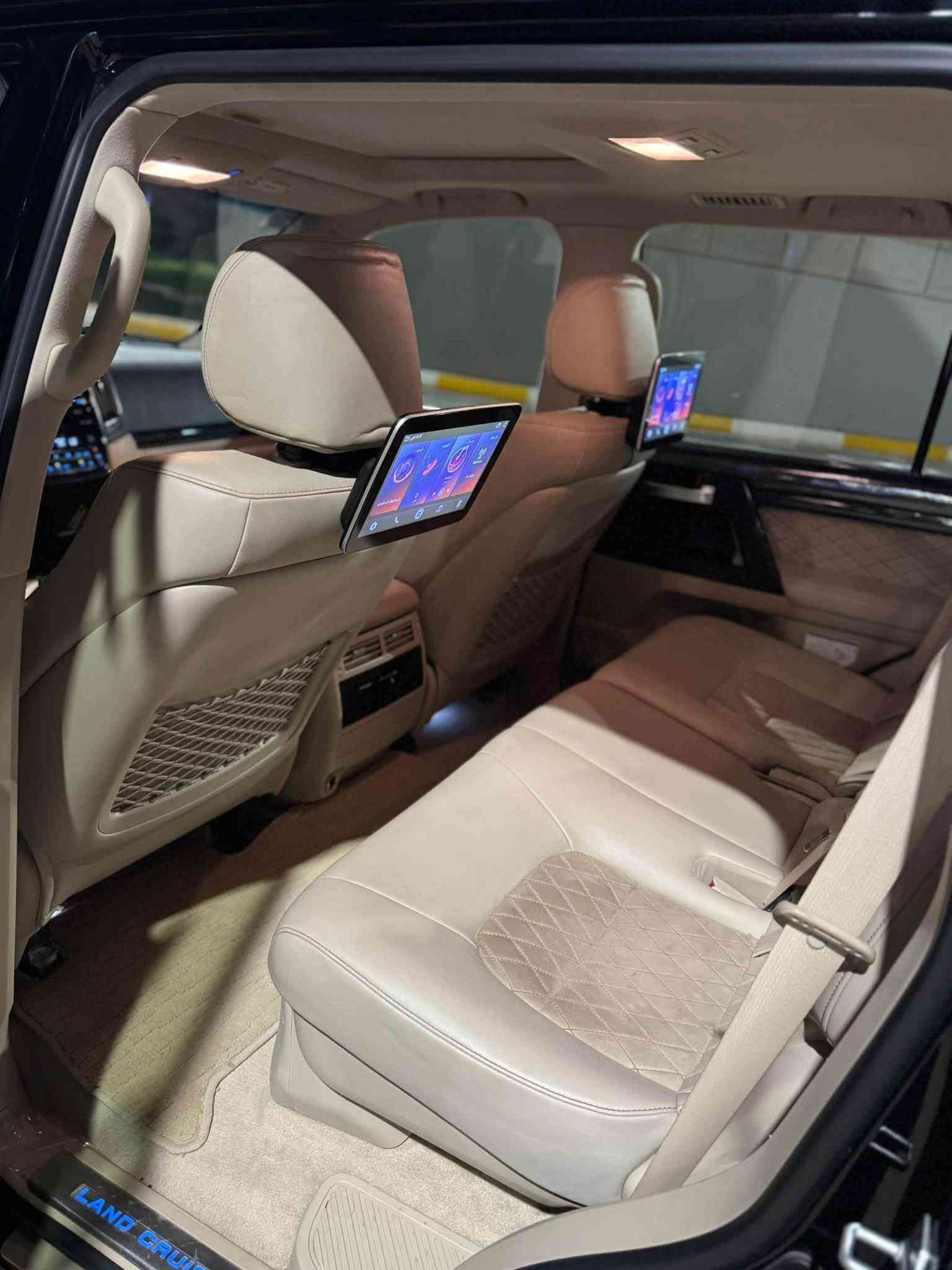 الاند كروز 2021 خليجي فطيم اصل

كفاله عامه مغلفه PPF امريكي ابو ضمان 

كير ومكينه كفاله       4.600.   V8 

بيها رصعه صغيره بل باب مسحوبه مقدار اصبع اباهام فقط 

ماشيه 98 km حقيقي 

سياره ع وضع شركه كلش جديده 

تجي تفحص وتتاكد من صحه الكلام 

سعر 520. بيها مجال 
مكانها الرمادي 
***********
