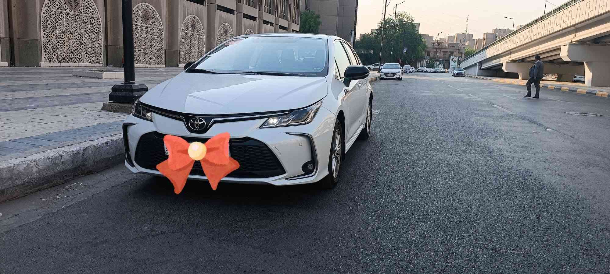 السلام عليكم
كورولا موديل 25 شركه ساس وبعدها بالضمان

سيارة جديدة بمعنى الكلمة 

محرك 1800 

ماشية18الف حقيقي 

شحن ذاتي 

بصمه + دخول ذكي 

سلايت 
سياقه اليه 
تبريد قطعتين 

شاشه ابل كار بلي و اندرويد + كامره خلفيه 

مانع نزلاق + مود درايف +  ايكو مود 

كيجات شاشه دجتل 

حساس لايت كامل اوتو عالي ناصي اوتو + حساس ظغط اطار 

تحكم سترين كامل فول 

لايت زينون + لد نهاري + اشاره لد 

اشاير مري  

وبعد بيها هواي مواصفات 

 مكاني السيارة بغداد

للاستفسار***********
