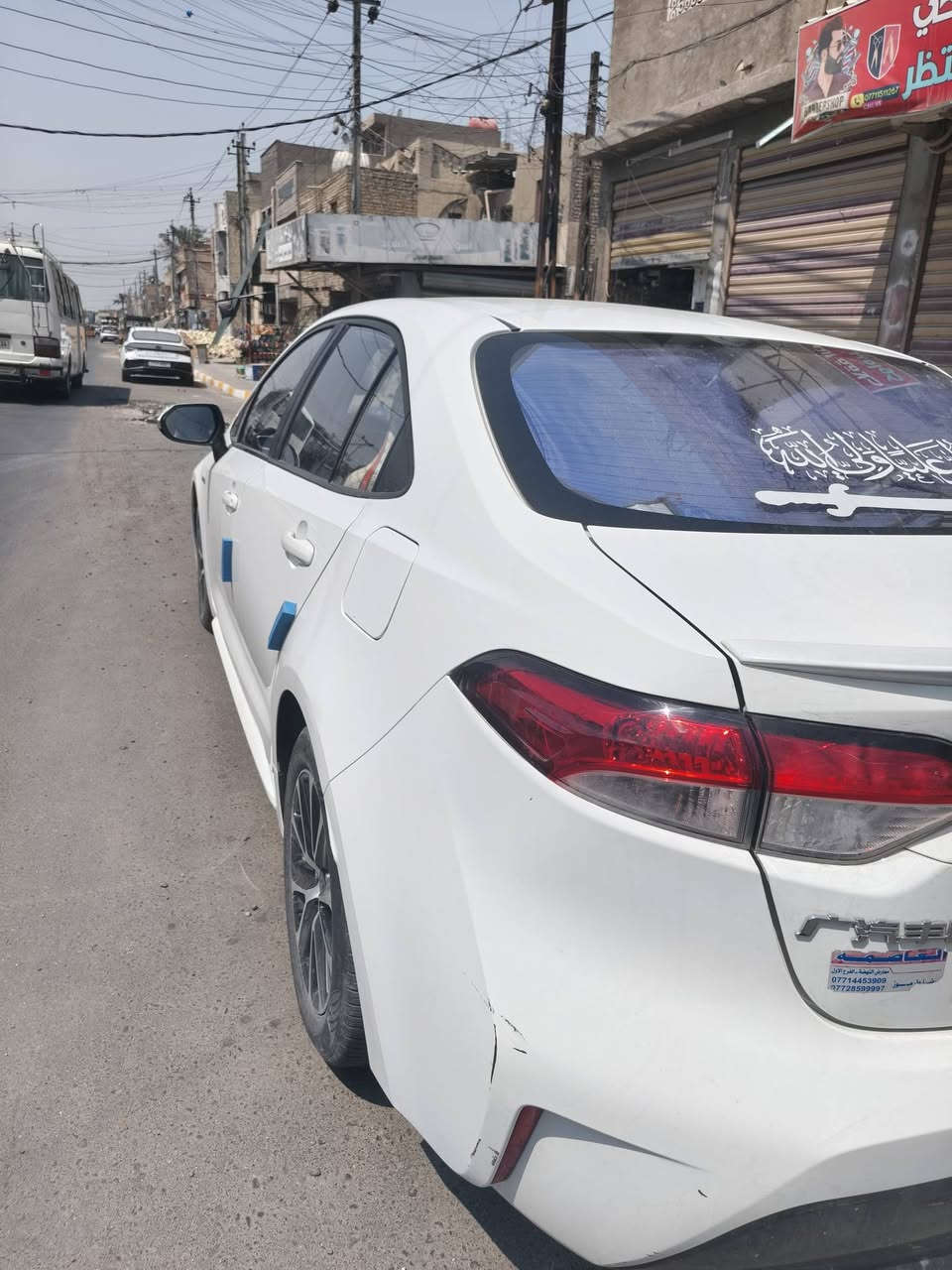 السلام عليكم من رخصت الادمن كورلا موديل 24 خليجية تجميع السيارة مكفولة من الصبغ والتبديل والبارد قطعتين تبريد داخل جلد لونين فول مواصفات كشن كهرباء راداد ماشية 30 الف مكينة وكير مكفولات رقم بغداد بسمي  بيها بعض الملاحضات بيها رصعة وباقية على وضعها بالصندوك و شخط بالباب معروضة ب148 وبيها مجال بسيط مكانها بغداد الاتصال على الرقم ***********
