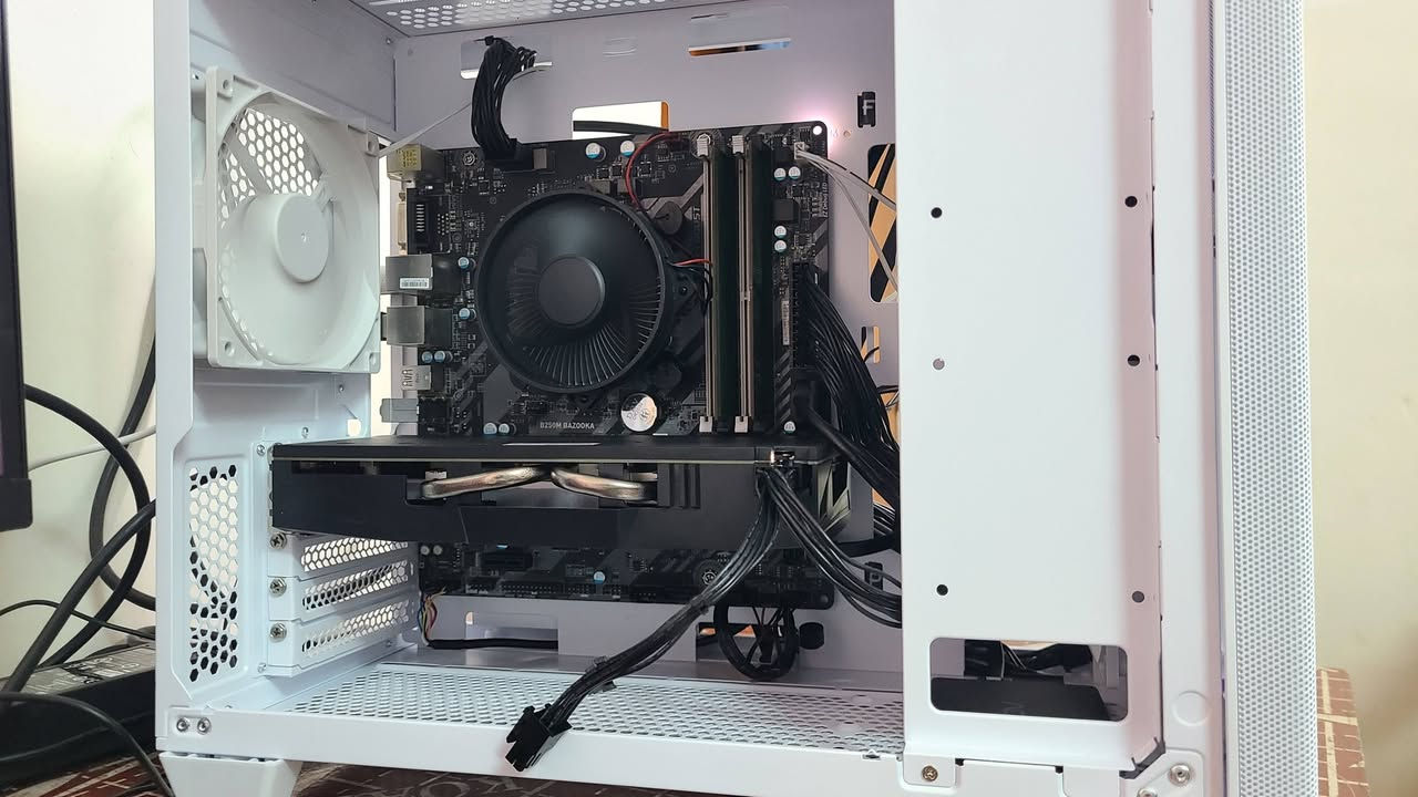 السلام عليكم ❤️

وفترلكم تجميعات وقطع حلوة 💜 :

تجميعة رقم 1 🌷 :

CPU : I5 7500

M.B B250 MSI Bazooka
ماذر بورد قوي يجي 4 مداخل رامات وبيه منفذ Type-C و USB 3.1 الأحمر السريع

RAM 16GB DDR4 Samsung (8×2) Like New
رامات دول جنل

GPU : RX 580 8GB 2Fan Soyo New
كرت شاشة جديد

Storage : SSD 128GB New 
+HDD 500GB WD Purple Health 100%

PSU 550W FSP HV Pro New
بور ماركة ممتازة

CASE FSP CST 360 + FANS New
كيس ماركة حلوة و بيه مراوح ويدعم البوردات الكبيرة و Mesh يعني تهويته زينة وما ياخذ مكان ⚡️

السعر 375 ألف فقط ! 🪙

تجميعة رقم 2 💐 :

CPU : Xeon E5 2680 V4 New
12Cores / 24Thread
معالج الجوكر غني عن التعريف 🪄
M.B X99 RS9 DDR4 New
ماذر بورد ممتاز ويحوي شاشة رقمية
Cooler Mass 120ML RGB New

RAM 16GB DDR4 (8×2) Like New
رامات دول جنل
GPU : RX 580 8GB 2FANS MLLSE Like New
أخو الجديد
Storage SSD 128GB Kootion New 
+HDD 500GB WD Health 100%

PSU 550W FSP HV Pro New
بور ماركة ممتازة
CASE FSP CMT 380 + 3FANS New
كيس كله زجاج والكيس تهويته ممتازة ويدعم أحجام كل البوردات 

السعر 380 ألف ثابت ❤️

الملاحظات : التجميعات مفحوصات فحص دقيق وحرارة القطع مستقرة ⚡️💚💯

نجي للقطع : 

SSD 240GB New
ب40 ألف
M.2 NVME 128GB Kingspec Gen 3.0 New
ب35 ألف وعندي براندات متنوعة
M.2 512GB Kootion New
ب75 ألف ثابت
M.2 NVME 1TB SIIX Gen 4.0 7350MB/S New
ب180 ألف
PSU 650W Thermaltake 
ب55 ألف
HUB A-RGB + FAN Header With Controller New 
عدد 10 منافذ تكدر تربط عليه مرواح ب18 ألف
Cooler Mass 120ML RGB New
يرهم لكل المنصات أنتل وزيون ورايزن ب25 ألف
كيبوردات عندي ب17 و 19 رجب
وعندي ميكانيكي حديد ب25 ألف

Kebord K500 Machine 60%
ب25 ألف
RAM 8GB DDR4 G-Skill
ب37 ألف
RAM 8GB DDR4 Leaxar 2666MHZ
ب40 ألف

وعندي 3200MHZ ب90 ألف وأكو وياهم مشتت تيفورس ب110 ألف

RAM 16GB DDR4 2666MHZ Laptop New
ب60 ألف جديد
Monitor MSI 27INCH 2K - 180HZ IPS 1MS
ب240 ألف ويا التوصيل وموجودة كارتونتها

مكاني موصل متوفر توصيل لجميع المحافظات ❤️

للتواصل : ***********
