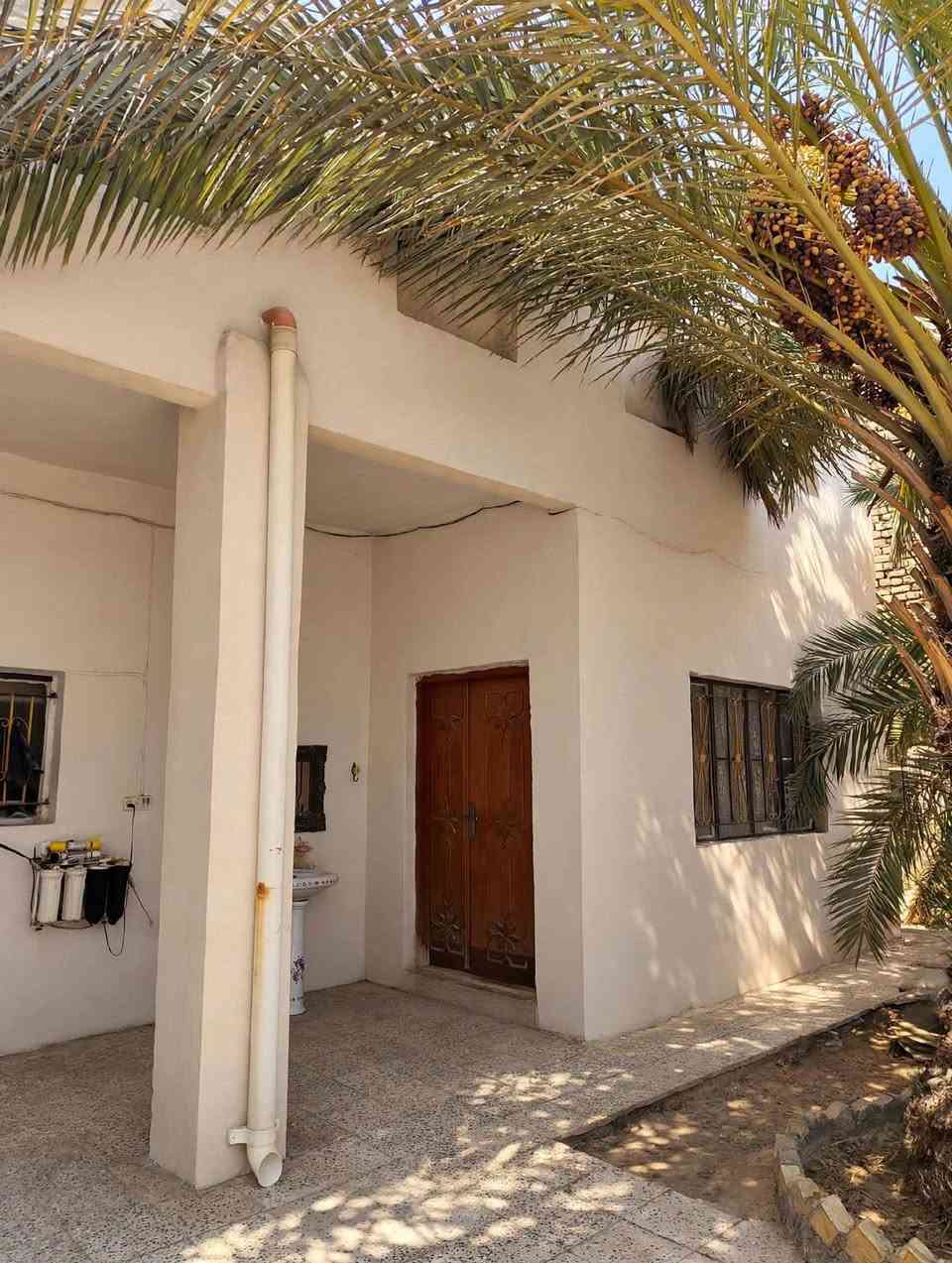 سلام عليكم 
بيت للبيع 
المساحة ٢٥٠ متر 
المكان حي المعلمين الجديد خلف نادي دجلة الرياضي 
يحتوي على طابقين 
الطابق الاول : مطبخ حار وبارد و صالة وغرفتين واستقبال وصحيات .
الطابق الثاني : غرفتين وصالة وصحيات .

للاستفسار الاتصال على الرقم ‏‪***********‬‏ 
غير متواجد على الفيس بوك .

