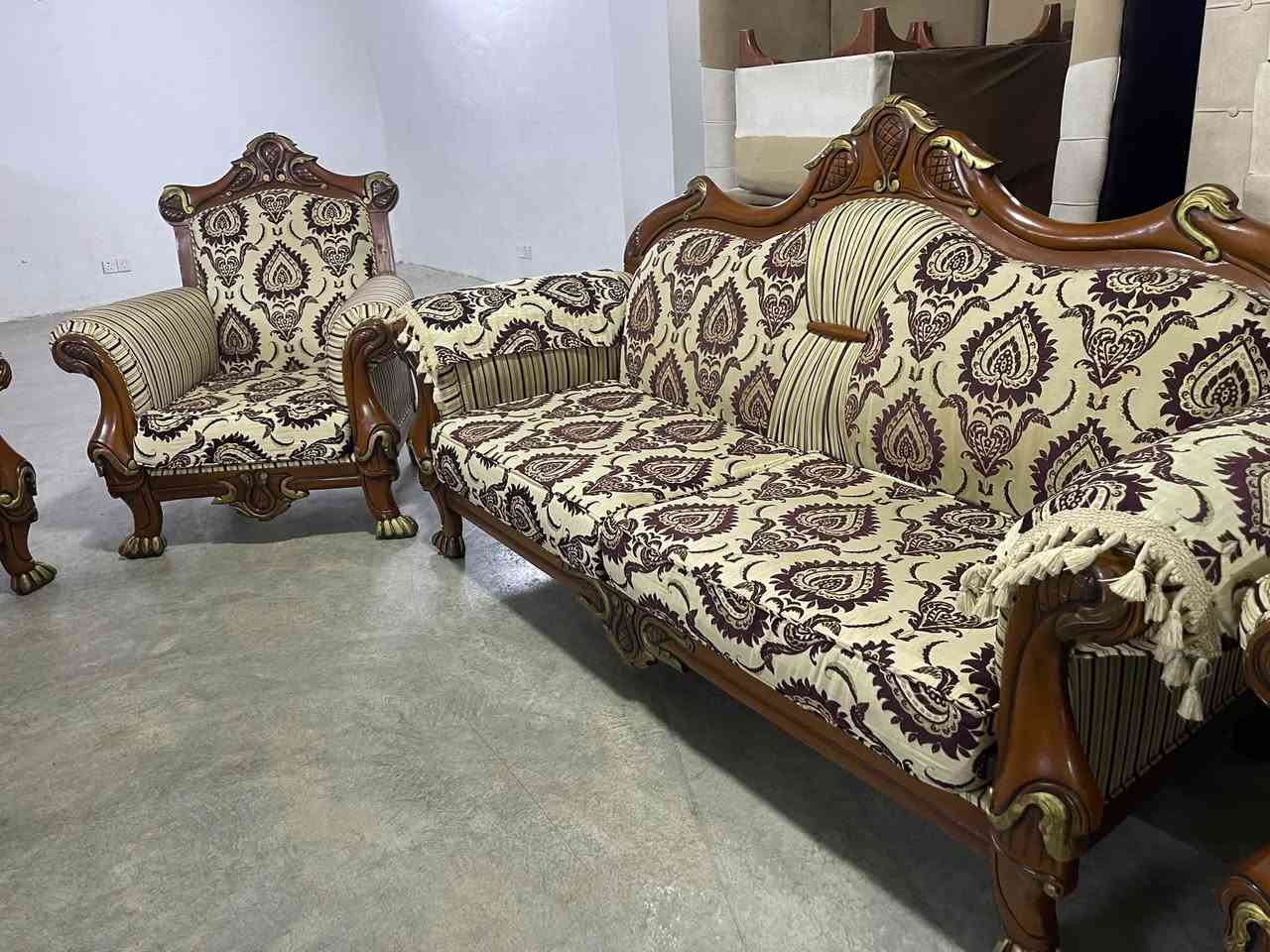 تاقمی کلاسیکی🔥
هاتینەوە بە تاقمێکی کلاسیکی 
10نەفەری ٪95 بەلۆکی ماوە 
بە پاکو خاوێنێ ماوە هیچ عەیب و 
عارێکی نیە ژم***********
