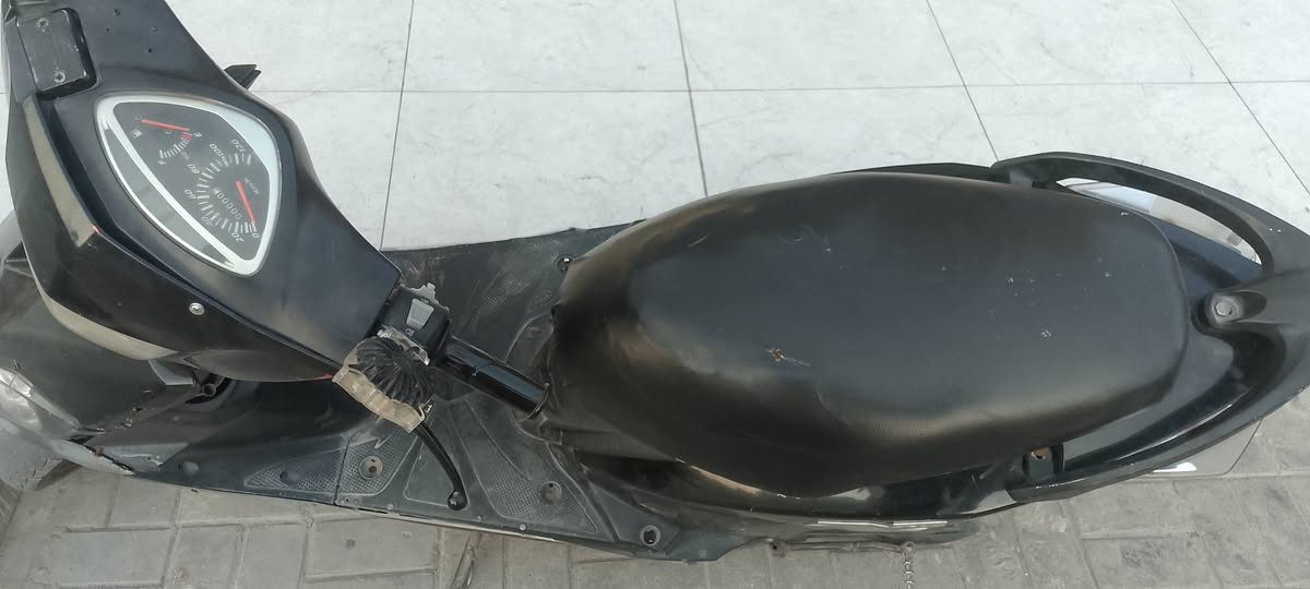 ماكس مضلع حديث
دراجة بيه نزاقص بسيطة 
دشيلي مال سلف ديجلب  وموحود عندي واحد بس ما مبدلة

وايرات الجوزة فالته ومرابجلهة دكمة بس سويج موجود وتففل ستيرن 
ونقص قمجي مال كيلو متر 
نواقص بسيطة 
وكفرات شوية تعبانة 
عارضه ب٤٠٠ وبيه مجال 
شلعه ومعدل فول لا تأخير بالشتغيل لا تبخير لا تنقيص 
مكاني بدورة 
***********
