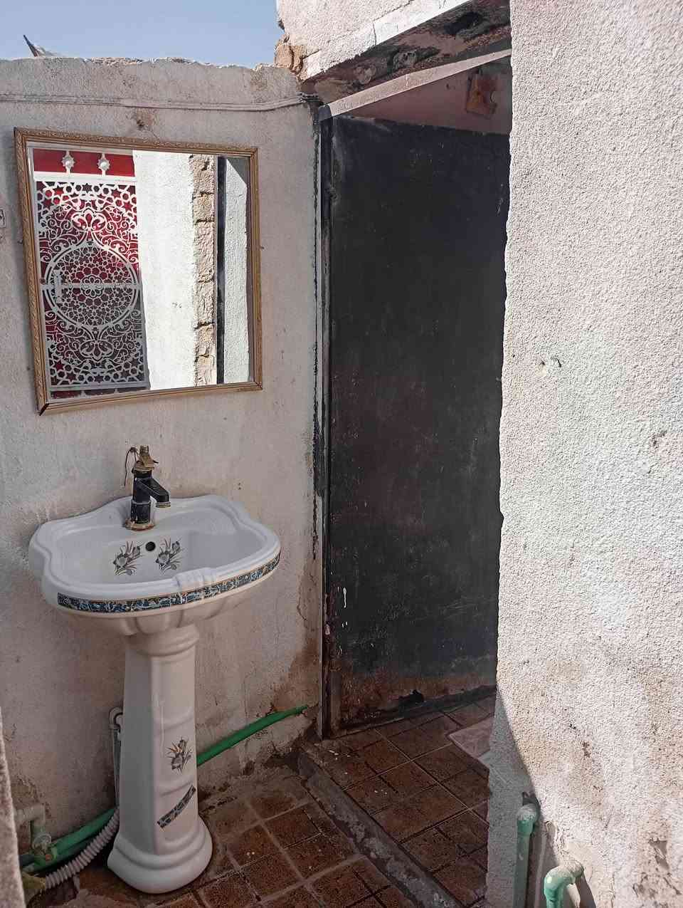 السلام عليكم الدار للبيع زراعي المساحه ١٥٠متر مربع بحي المنتظر الثانيه خلف اعداديه الزراعه ثالث فرع كافت الخدمات مجاري وسحب وبسعر مناسب ١٦وبي مجال قليل الاستفسار عله هاذه الرقم ***********

