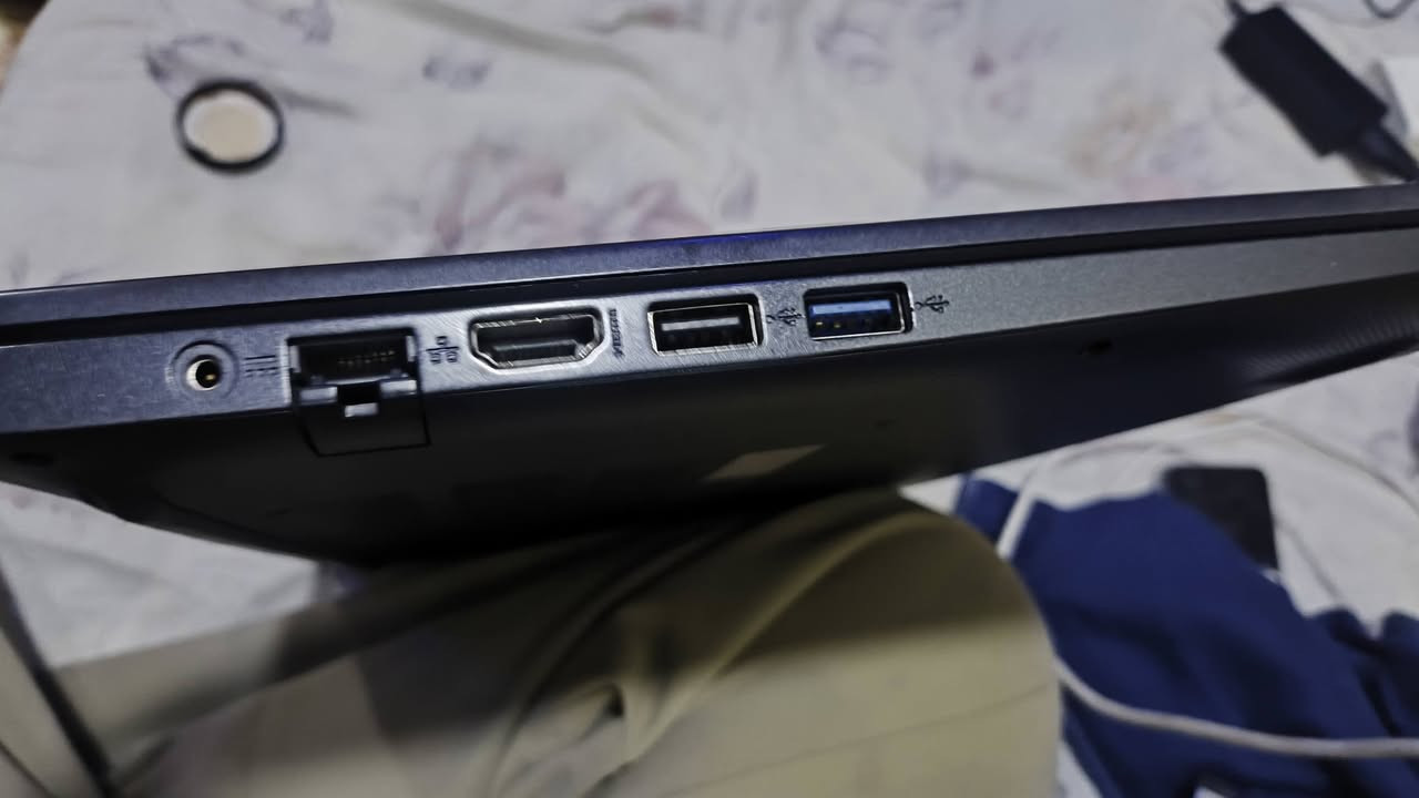 للبيع لابتوب Acer Aspire A315-34 بحالة ممتازة 💻
المواصفات الكاملة: مكاني بصره حيانيه رقم ***********
الماركة والموديل: Acer Aspire A315-34
المعالج: Intel Celeron N4020 ثنائي النواة 1.10GHz
الرام: 4GB DDR4 قابل للترقية لحد 8GB
كرت الشاشة: Intel UHD Graphics 600 مدمج 512MB
نظام التشغيل: Windows 11 Pro 64-bit إصدار 23H2 مفعل
الشاشة: 15.6 بوصة HD LED مضاد للتوهج
التخزين: هارد SSD سريع
الكيبورد: كامل عربي + انكليزي + ارقام يمين
المنافذ: USB 3.0, USB 2.0, HDMI, مدخل سماعة, قارئ كارت
البطارية: تدوم 4-5 ساعات استخدام خفيف
الوزن: خفيف 1.8 كيلو سهل الحمل. سعر 150 وبي مجال
