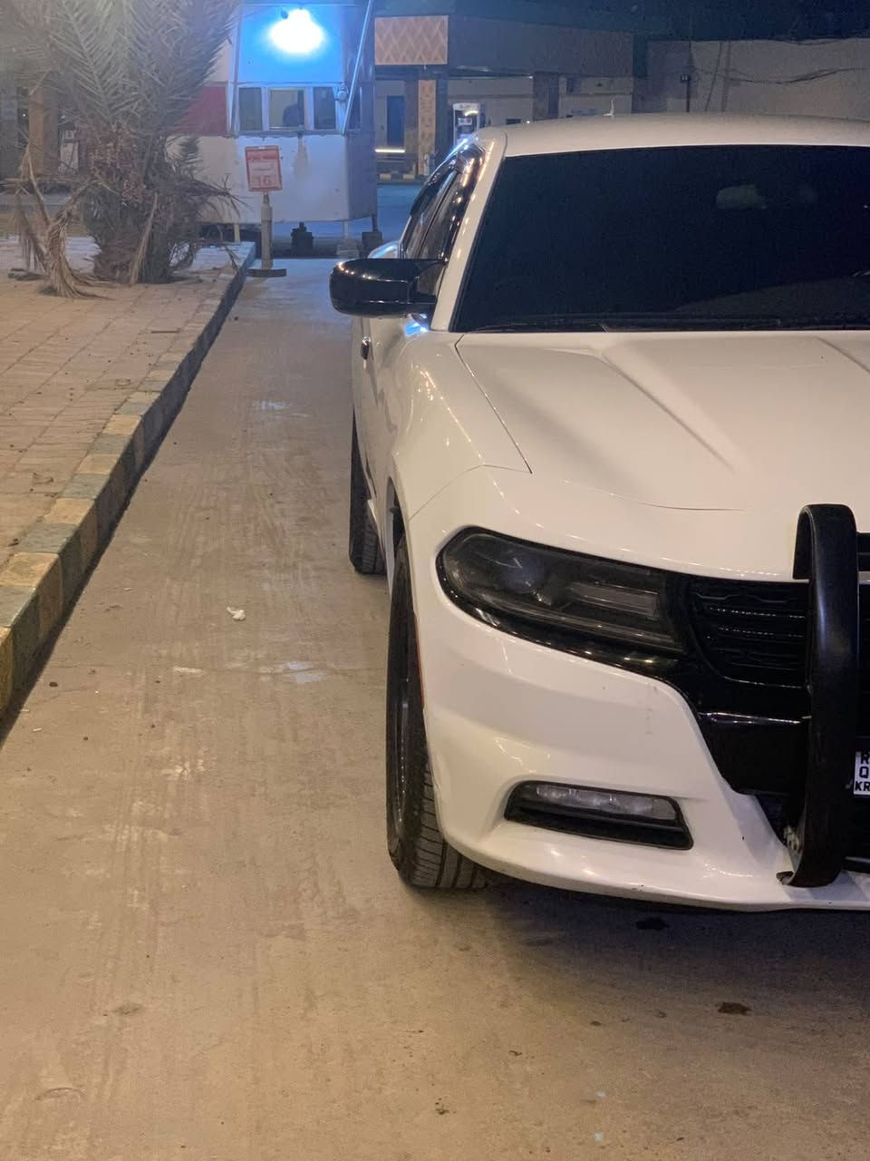 السلام عليكم جارجر للبيع موديل 21اصل السياره تو ويل كله بلاديه على وضع الشركه بيه ضربه بصيطه بلهلاليه الي يم قبق البانزين جدن بصيطه مغلفه مانع صوت ومانع حراره كله بلكامل السياره استخدام شخصي وجاهزه ابمعنه الكلمه اترايك مفتوح المكان غماس الديوانيه السعر 220وبيه مجال بسيط *********** @

