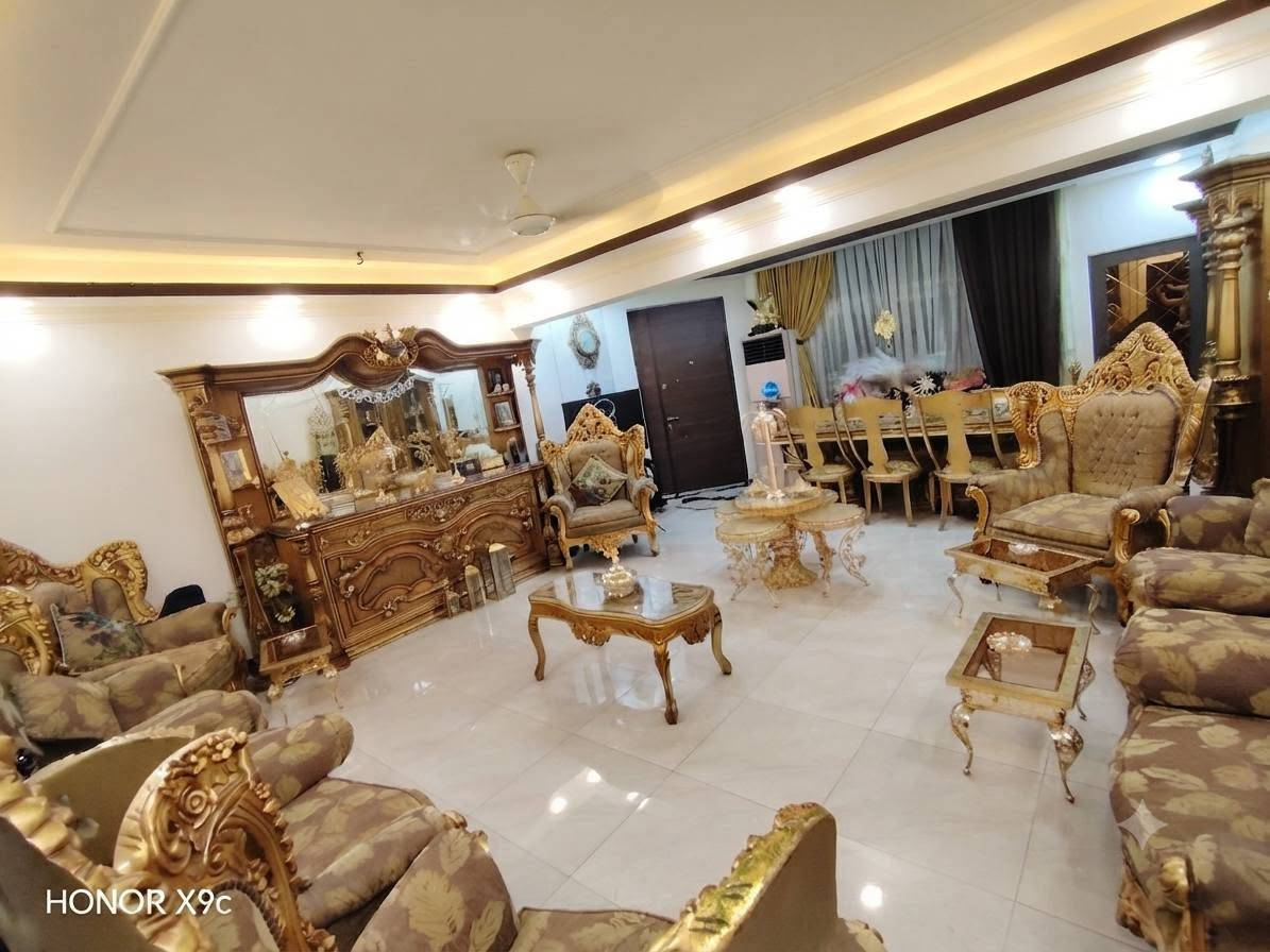 استقبال كاملة مصري دمياط خشب زان اصلي للبيع بسعر مناسب تخم 10 مقاعد +ميز وسطي وطبلات 2 +معرض بوفية للعرض +فاترينة للعرض +ميز طعام و8 كراسي
بغداد الدورة شارع 60 للاستفسار الاتصال على الرقم *********** واتساب

