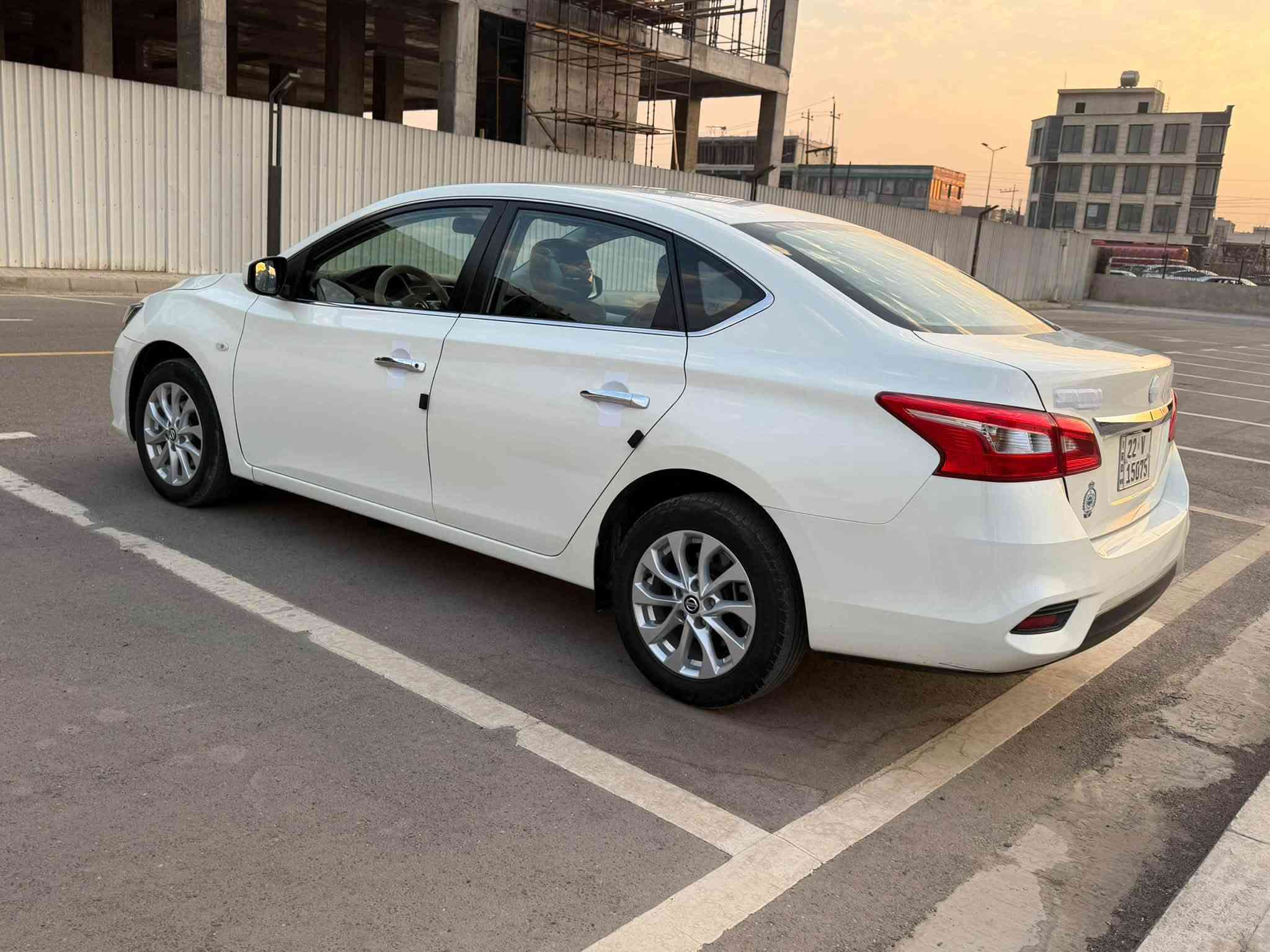 سلام عليكم سنتره مديل ٢٠٢٥ مكفوله من صبغ وتبديل وبارد بيهة بس شخط بين الباب رهلال جاملغ ماشية ٥٨ سيارة بسم شخص مو شركة سيارة جاهزة دشمة ارضية وكشنات وعام السعر ١٢٢ وبيهة مجال مكان بغداد البنوك وستفسار هاتف***********
