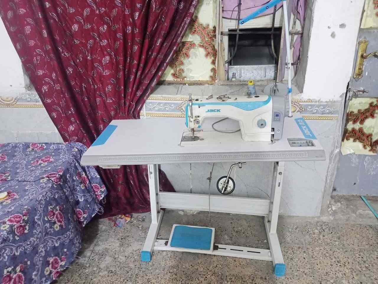 السلام عليكم مكينه خياطه نضيفه وشغاله سعرها 300 مجمده جبيره جديد مصرلهن شهر من من ماخذهن المجمده ب300 شراي رسلني وتساب ***********
