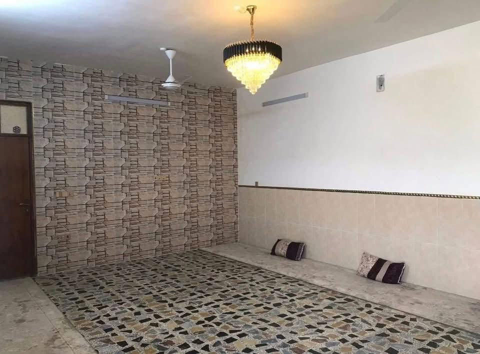 البناء بيتين كل بيت ٢٠٠ متر يتكون كل بيت على غرفتين ٤×٥ وصاله ٧×٥ ومطبخ ٥×٥ واستقبال ٧×٥ +منورين وصحيات داخليه بيت جاهز كل تفاصيله والبيت الثاني هيكل تفاصيله الداخليه ماكامله ) 
( يمكن بيع واحد من البيوت )
 
نوع الارض زراعي سند ٢٥ العنوان السياحي شارع محطة الجواهري على سدة الولدايه ....الاتصال على الرقم ***********
