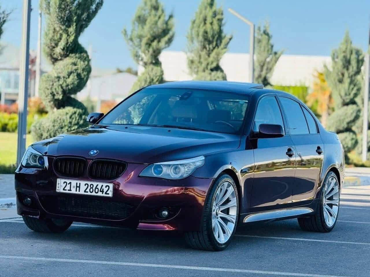 السلام عليكم 
BMW E60 530i 2008
السيارة خليجي
المواصفات
محرك نوزل قصير المرغوب
دركه ستيرن M
جنح خلفي M
دشبول حاملة اكواب
وياله ١٩ M تو سايز
 بردات أبواب + برده خلفية كهربائية 
فتحة سقفية
سي دي CD + اواكس + شاشة كار بلي بلادية
منظومة زنون لد عالي ناصي
حدادة الخلفية جيدة جداً
الحدادة الاماميه 80%
ماي زيتي اصلي 
تبريد قطعتين أمامي وخلفي 
السيارة نصبتها كلش حلوة وبعد احلا من الصور 
السعر 135 وبيها مجال للطيبين 
***********
مكان السيارة ديالى بعقوبة
