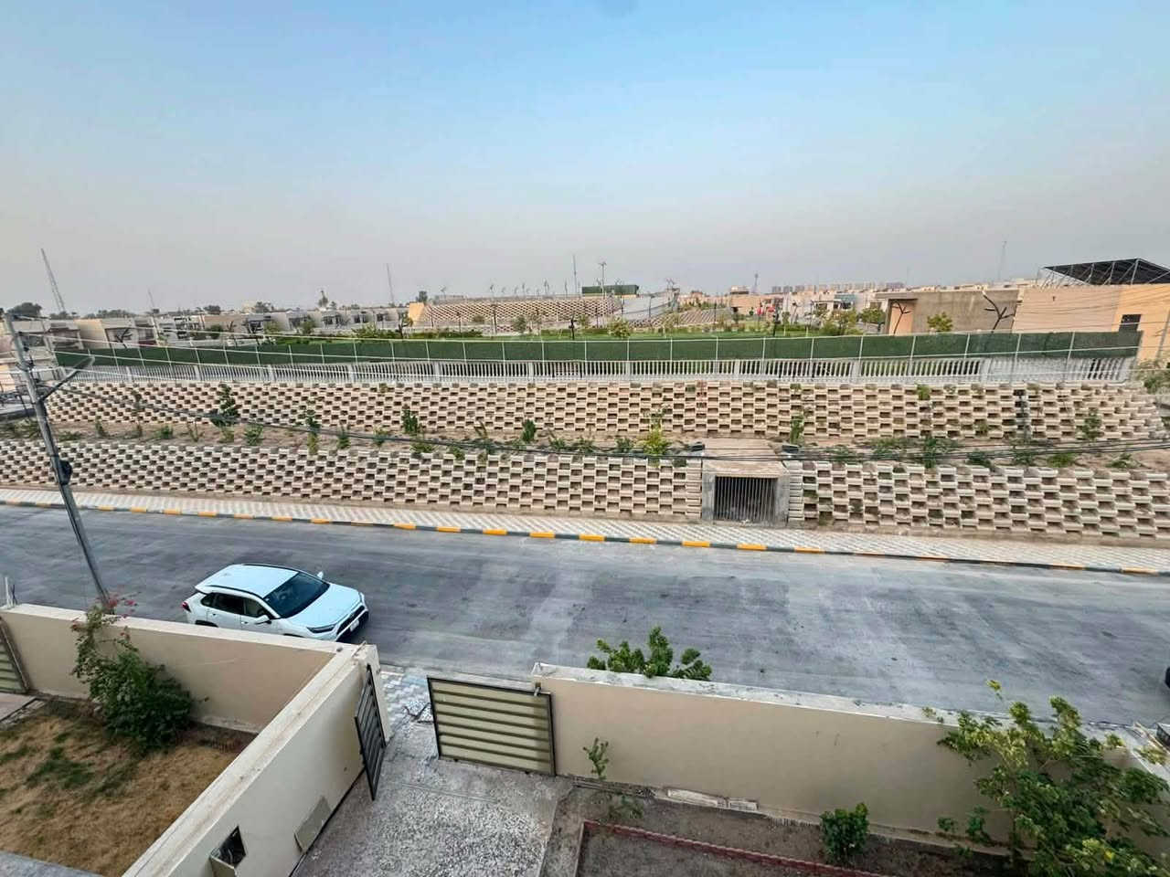 بيت جاهز • الحداق المعلقة • ناصية